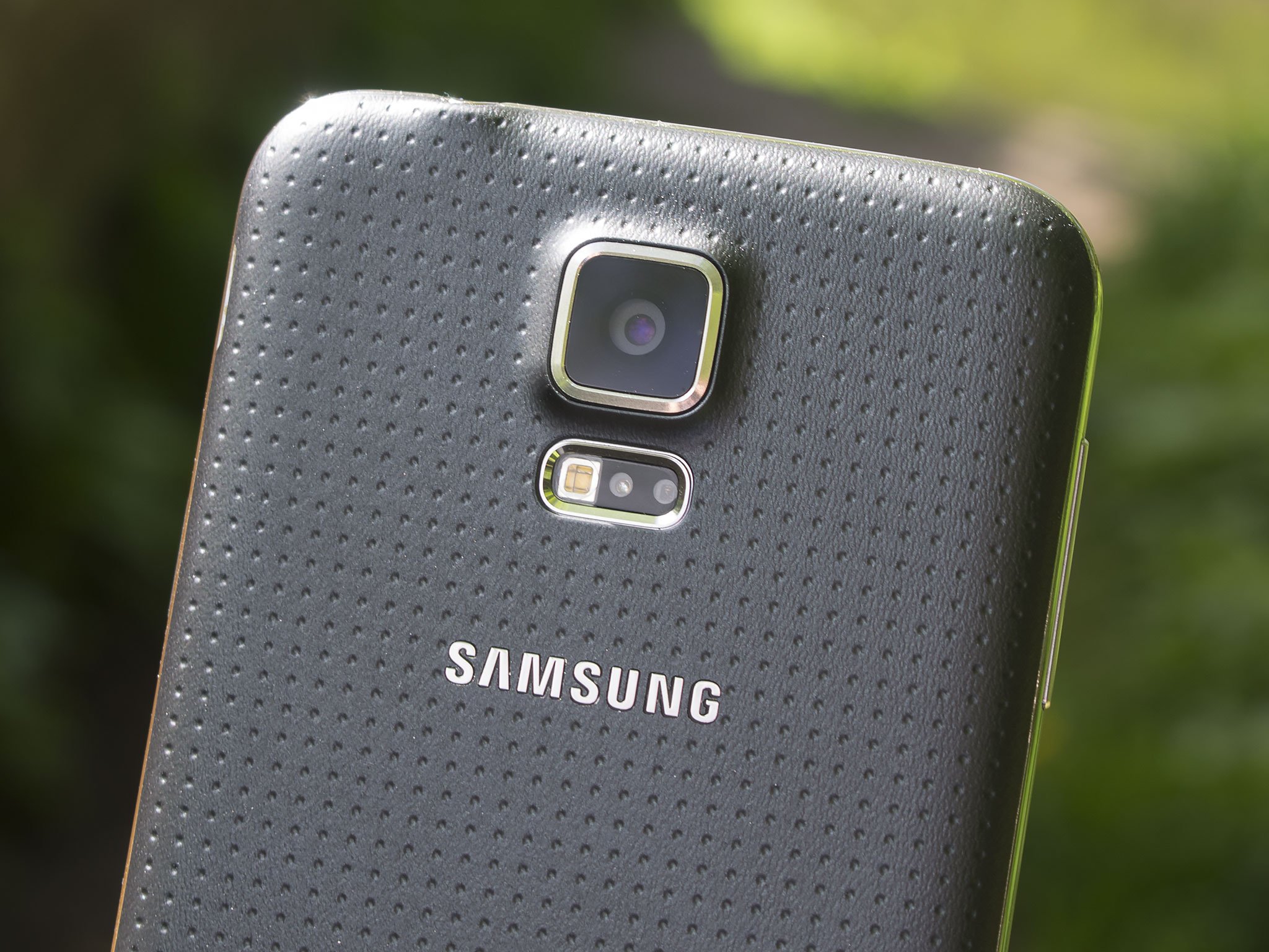 Some users report Galaxy S5 camera failures