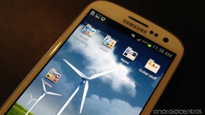 How to organize app icons into folders on Galaxy S III