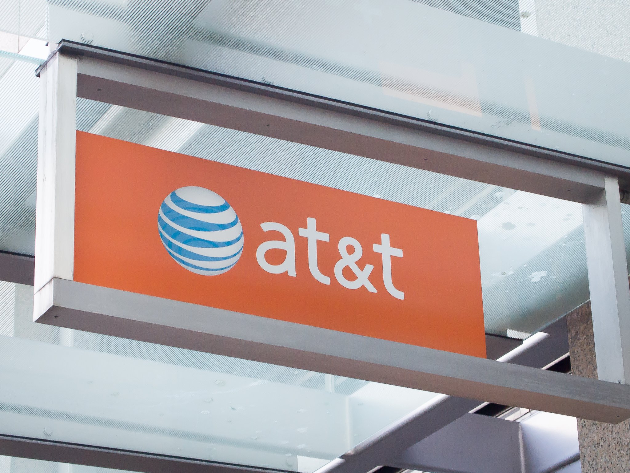 AT&T combines TV and wireless with first DirecTV deals ...