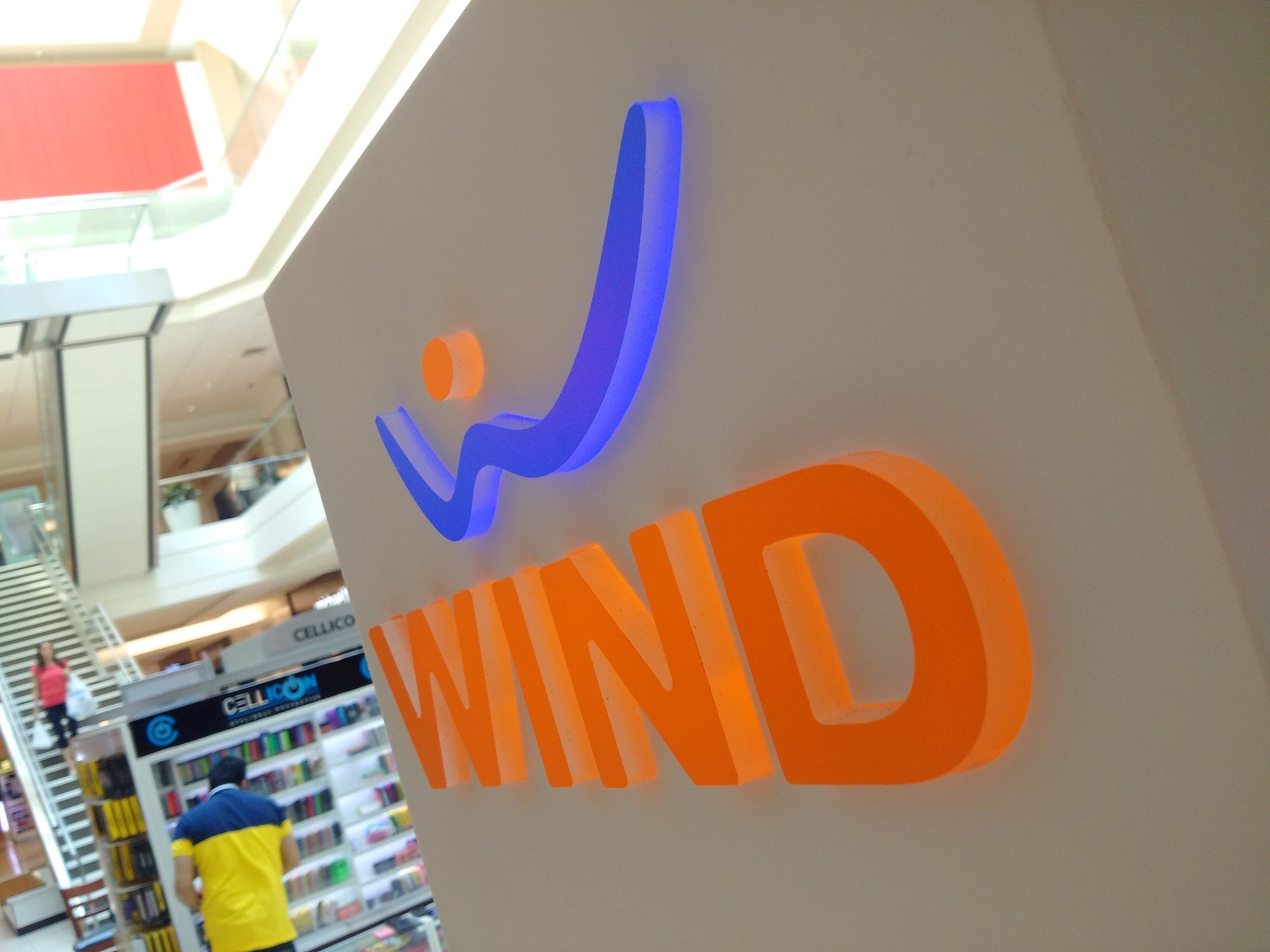 What services does WindMobile offer?