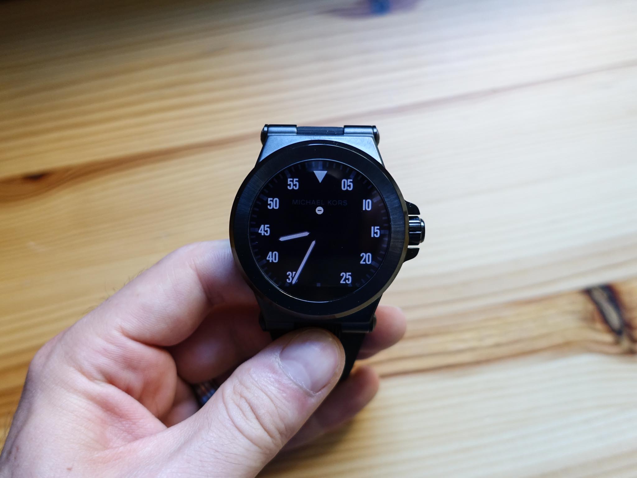 michael kors dylan smartwatch features