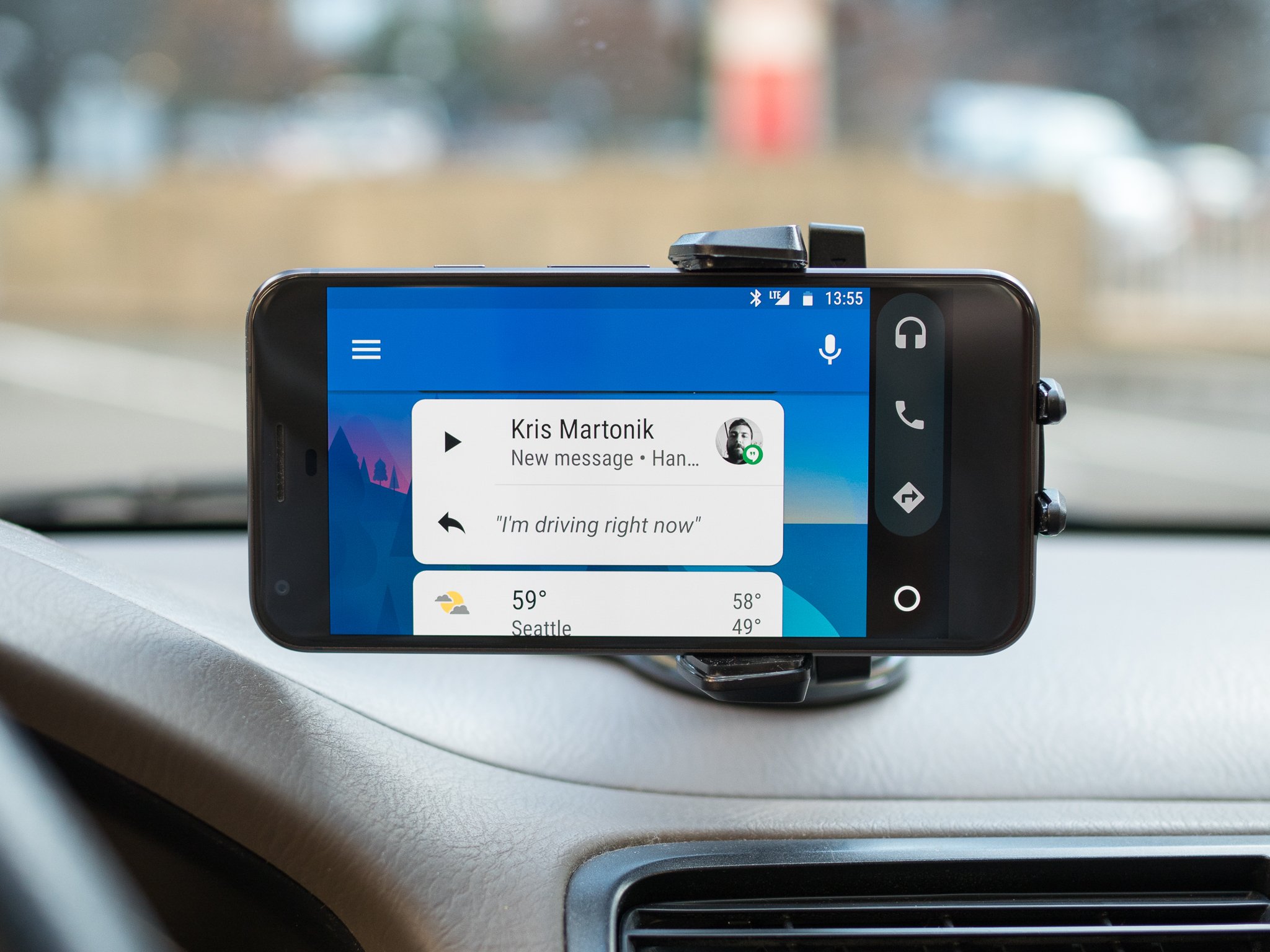 android-auto-phone-car-mount-01.jpg?itok