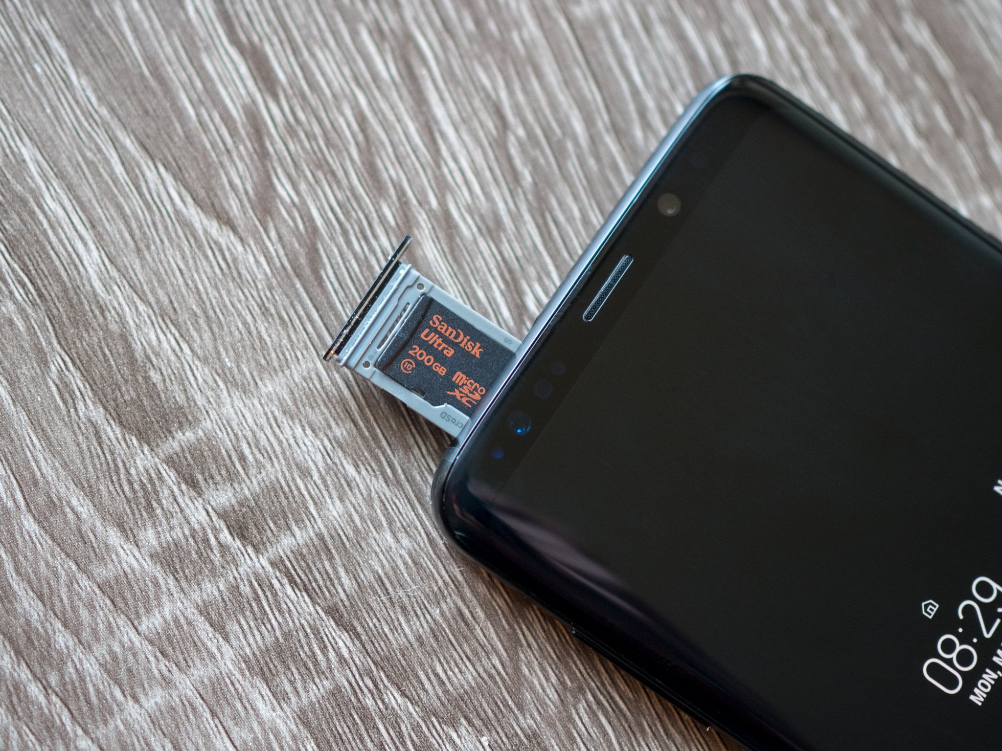 هل تستخدم بطاقات microSD مع هاتفك؟ 144