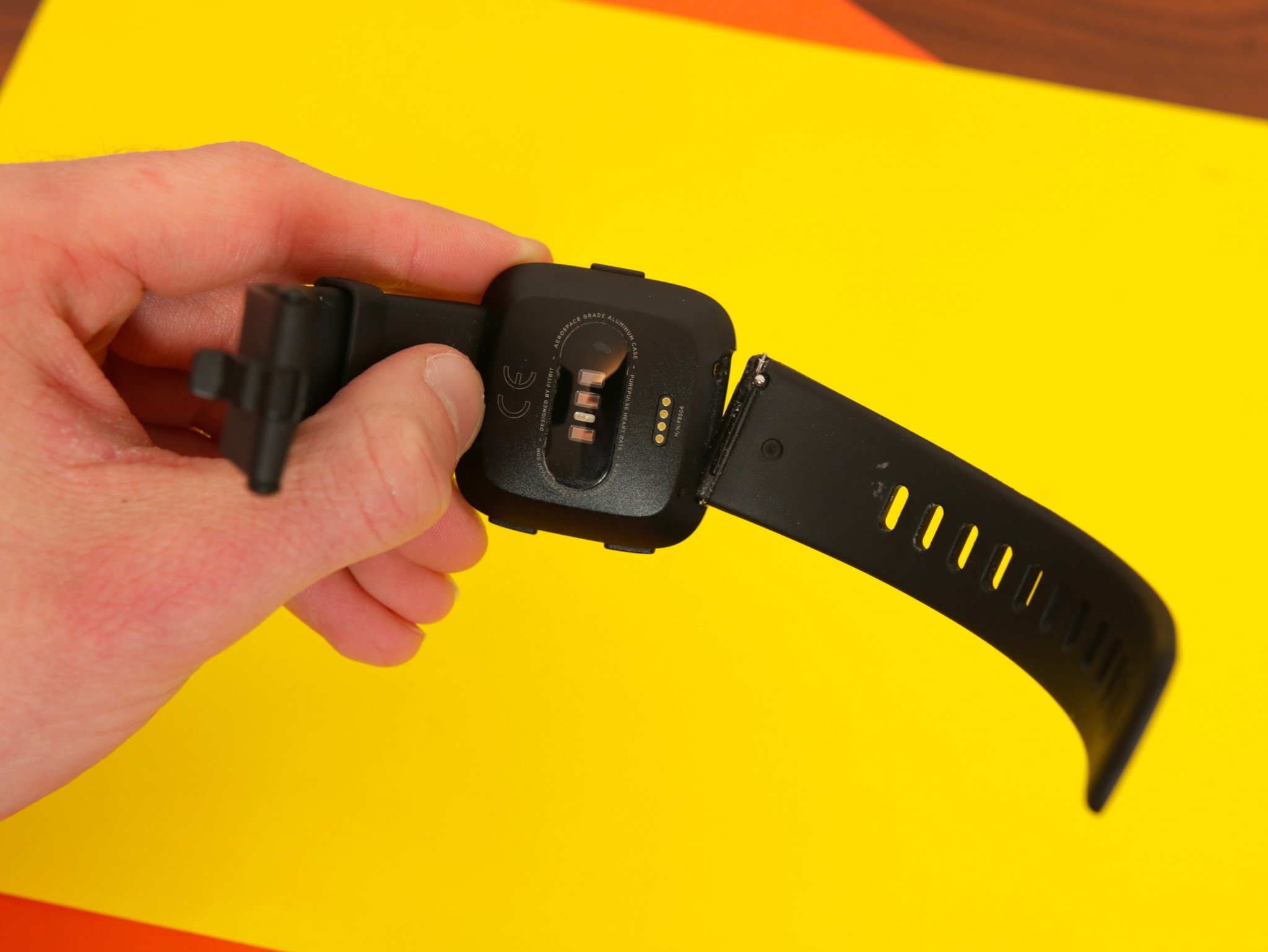 how to change the strap on a fitbit versa 2