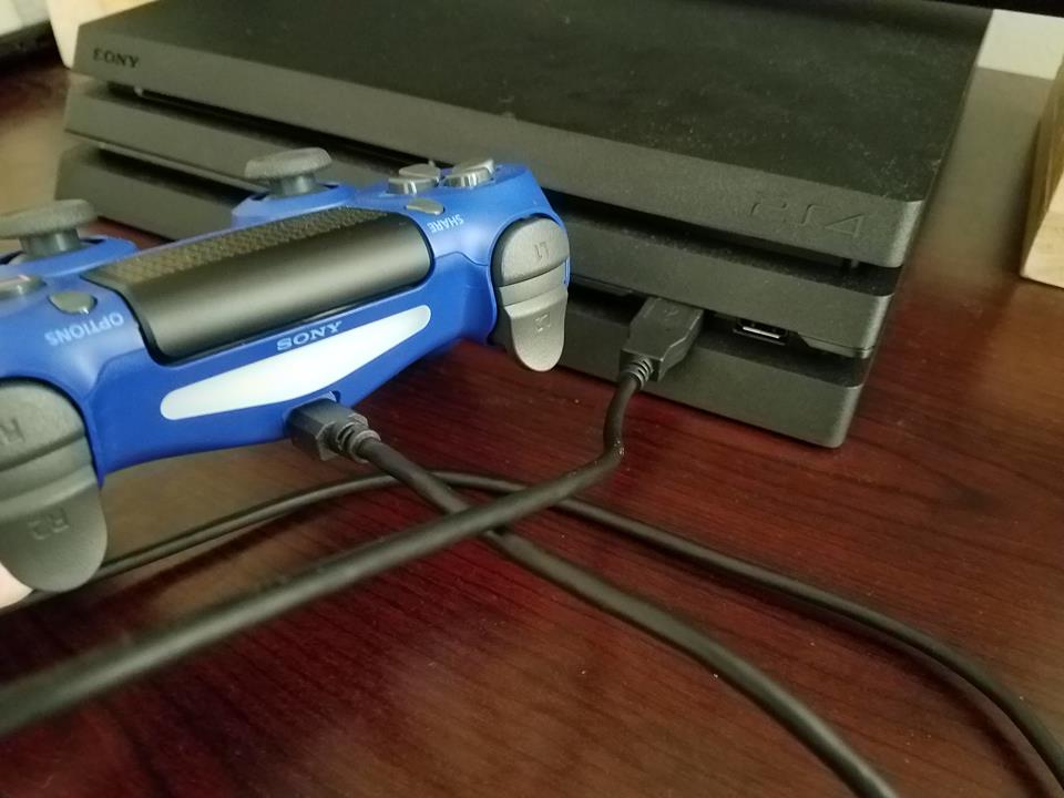 PS4 DualShock connected 
