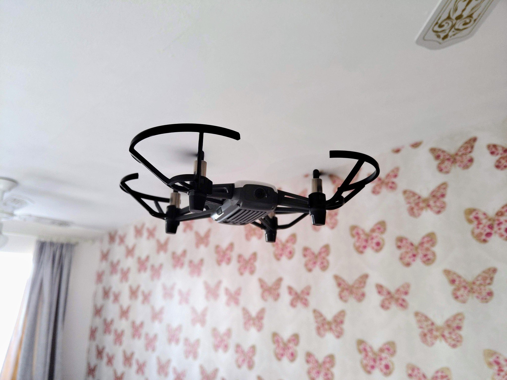 flying tello drone