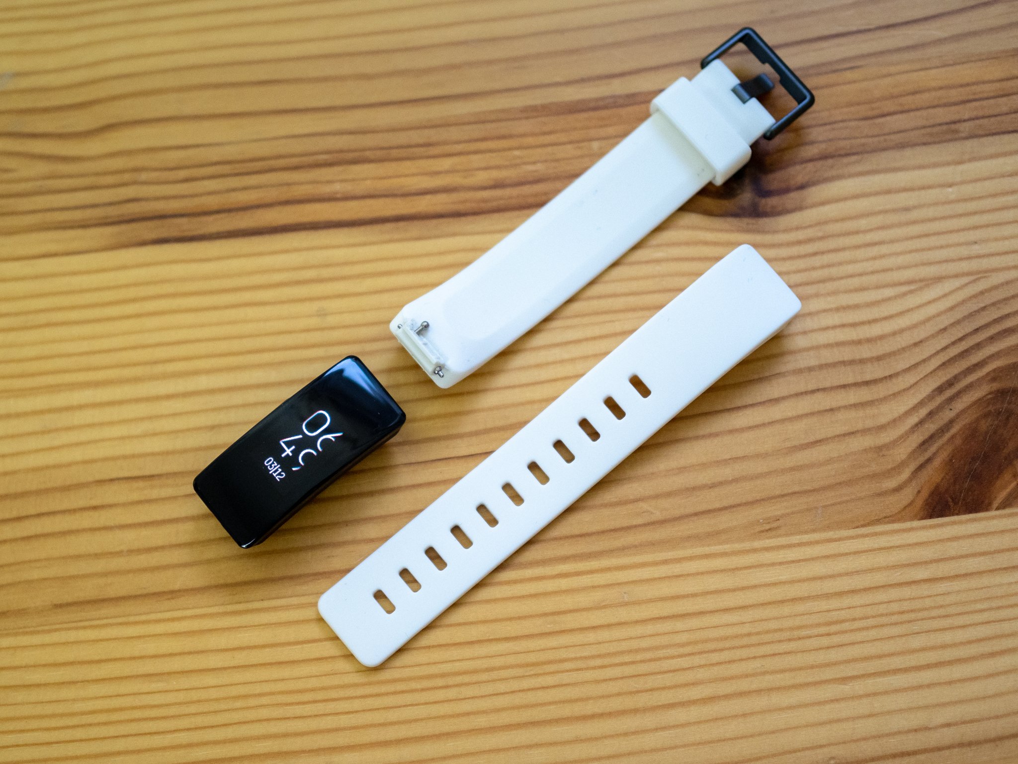 fitbit inspire hr changing bands