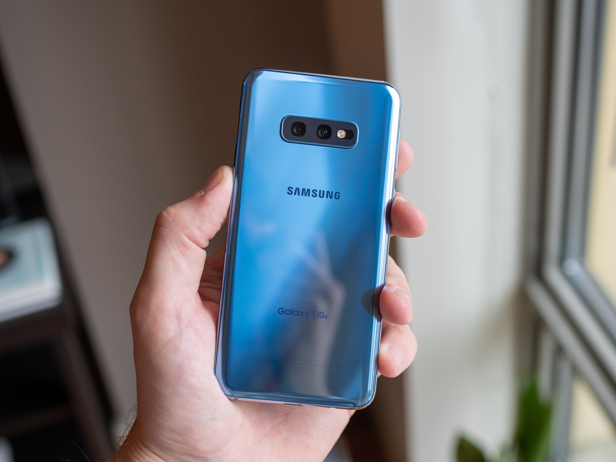Samsung Galaxy S10e Vs Oneplus 6t Which Should You Buy Android Central