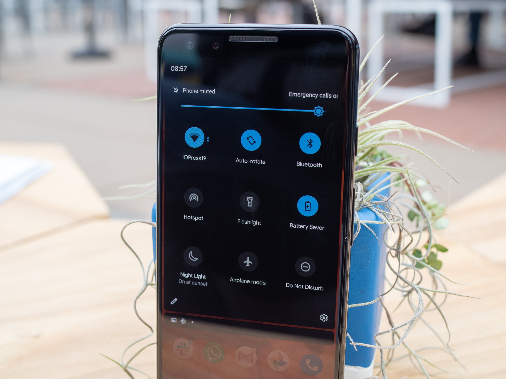 Pressure Darkish Mode With Any Wallpaper On Android Eight 1
