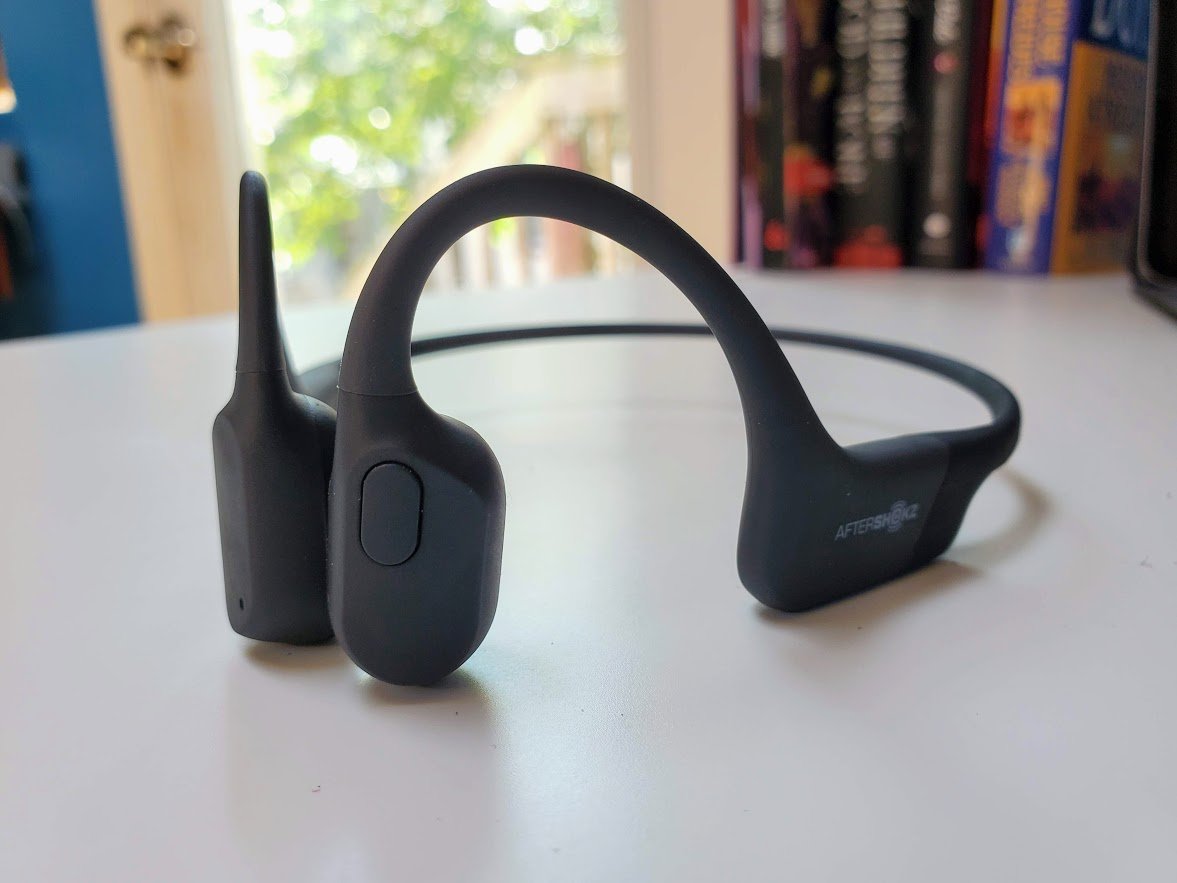 aftershokz-headphones-are-the-perfect-black-friday-deal-for-runners