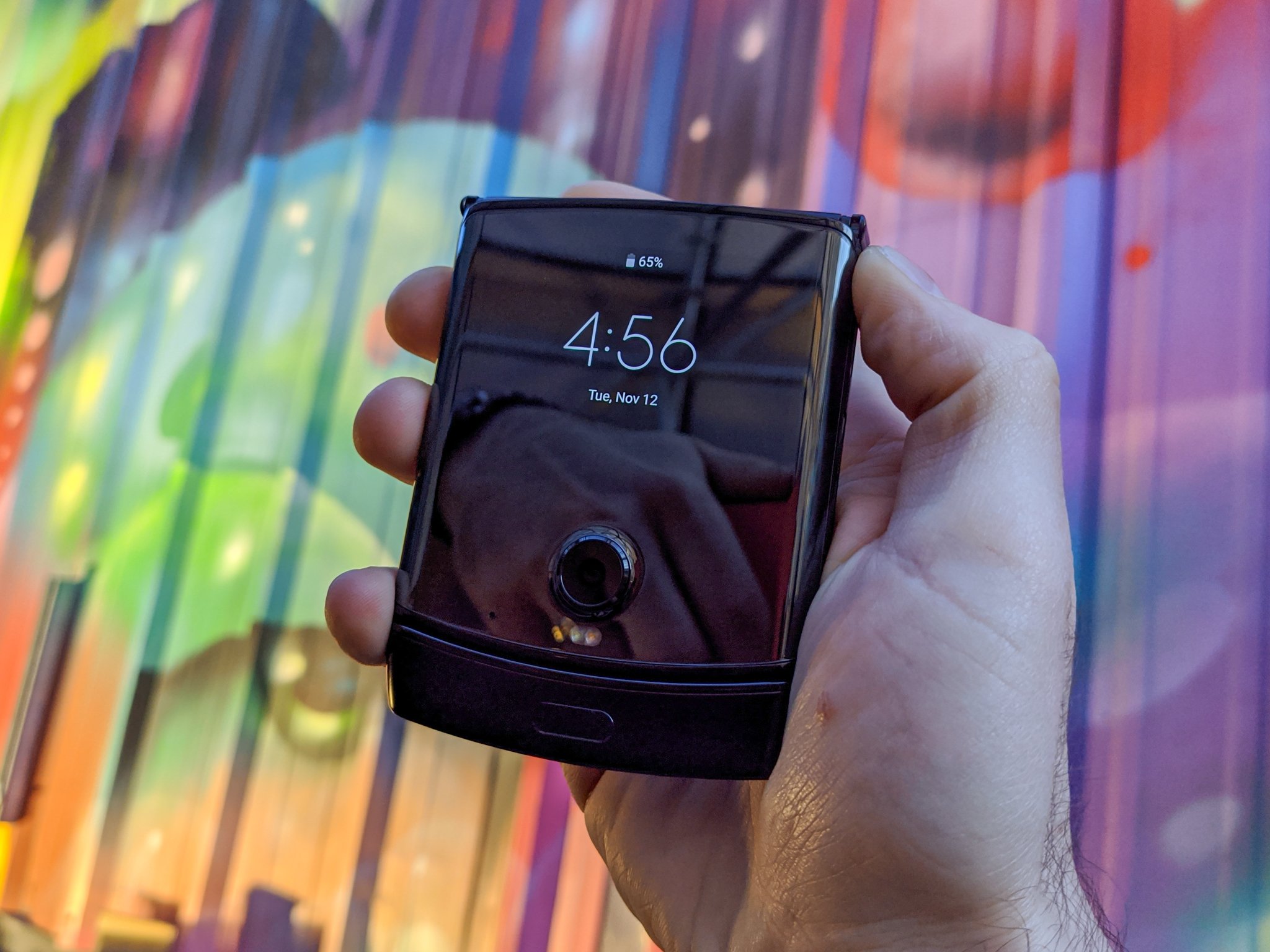 You definitely shouldn't buy the Motorola RAZR for its camera thumbnail