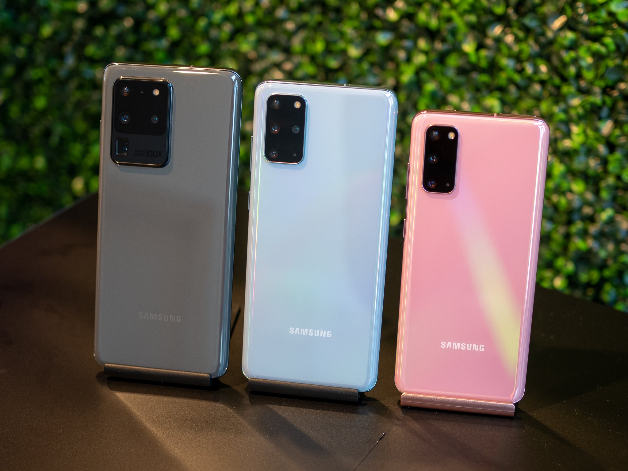 Samsung's 2020 flagships will only get major updates till Android 12 thumbnail