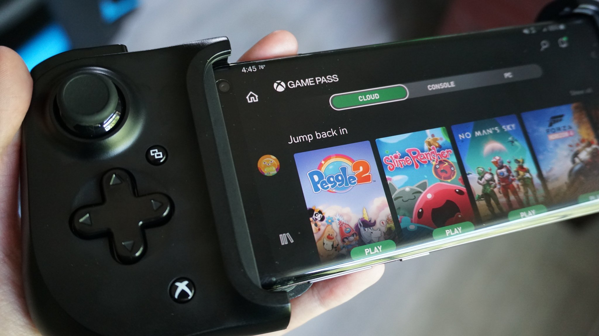last-call-grab-the-razer-kishi-for-the-best-mobile-gaming-experience