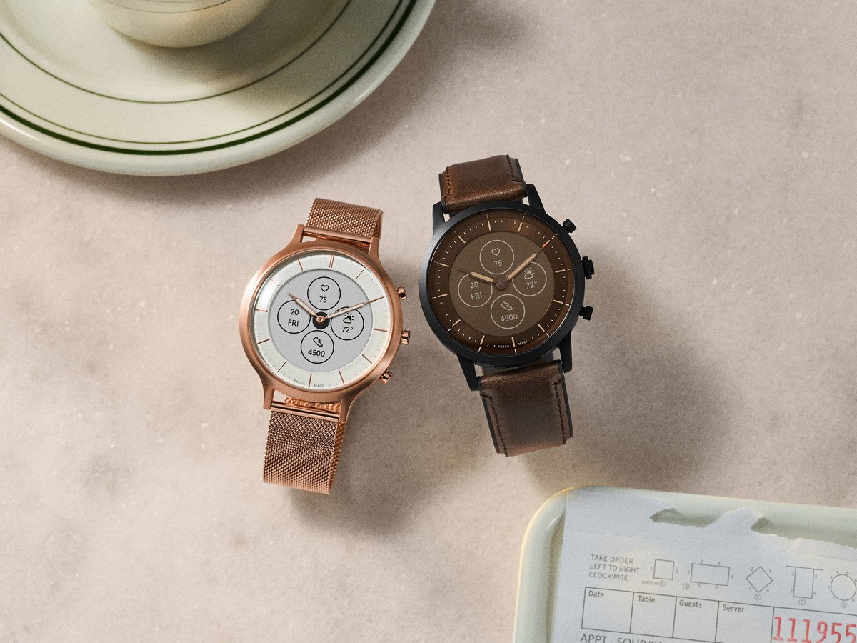 enjoy-the-best-of-both-worlds-with-this-fossil-hybrid-smartwatch-deal