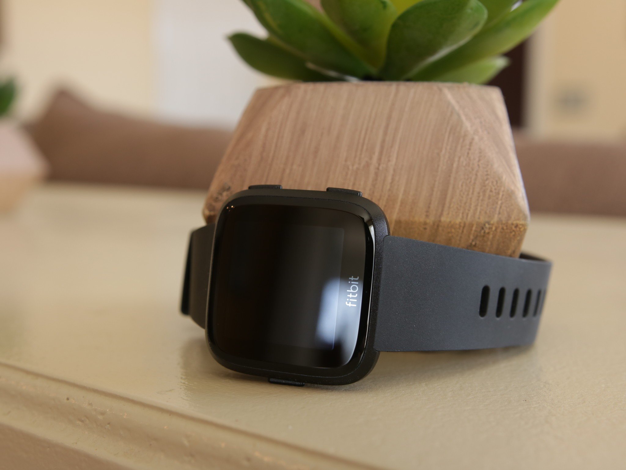 to pair a Fitbit Versa with a new phone 