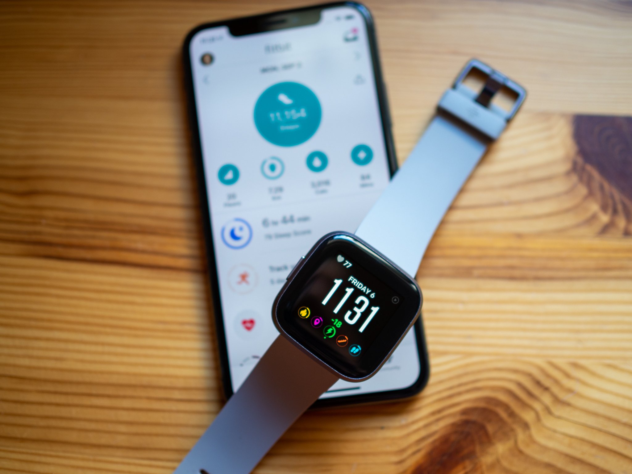 Fitbit Versa 2 vs. Fossil Sport: Which 