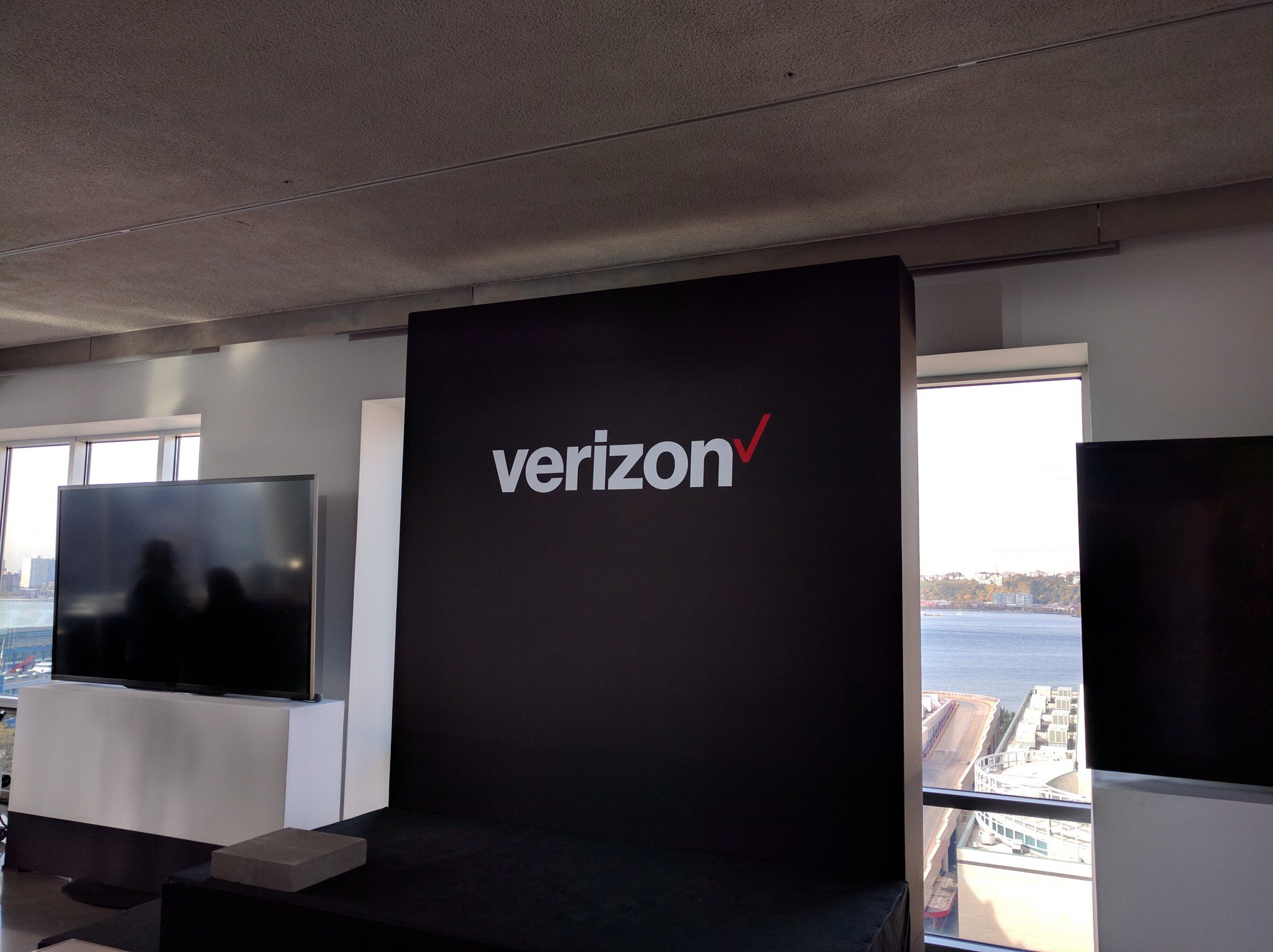 Verizon is paying $650 to cover switching costs