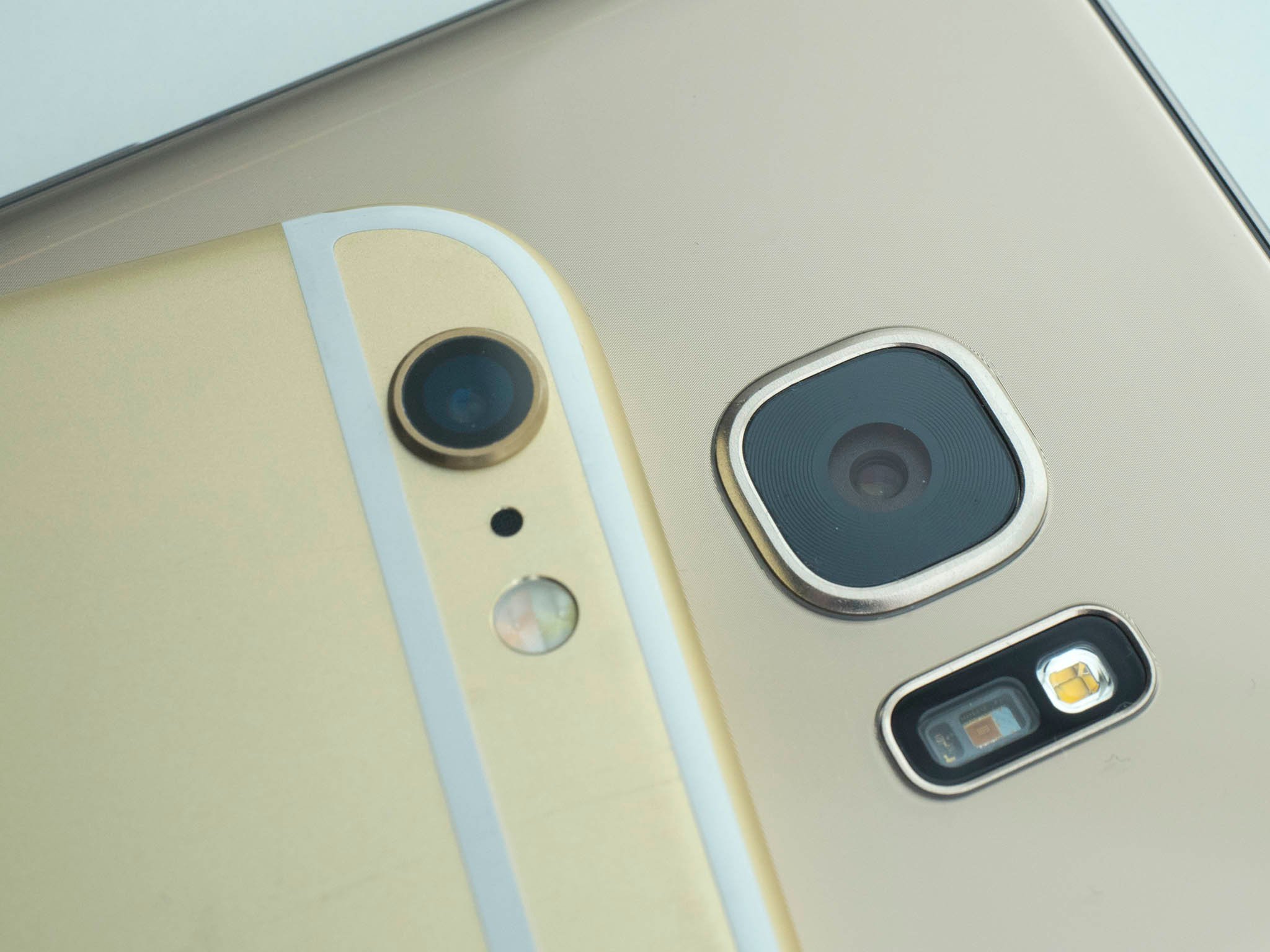 Galaxy S7 iPhone 6s cameras