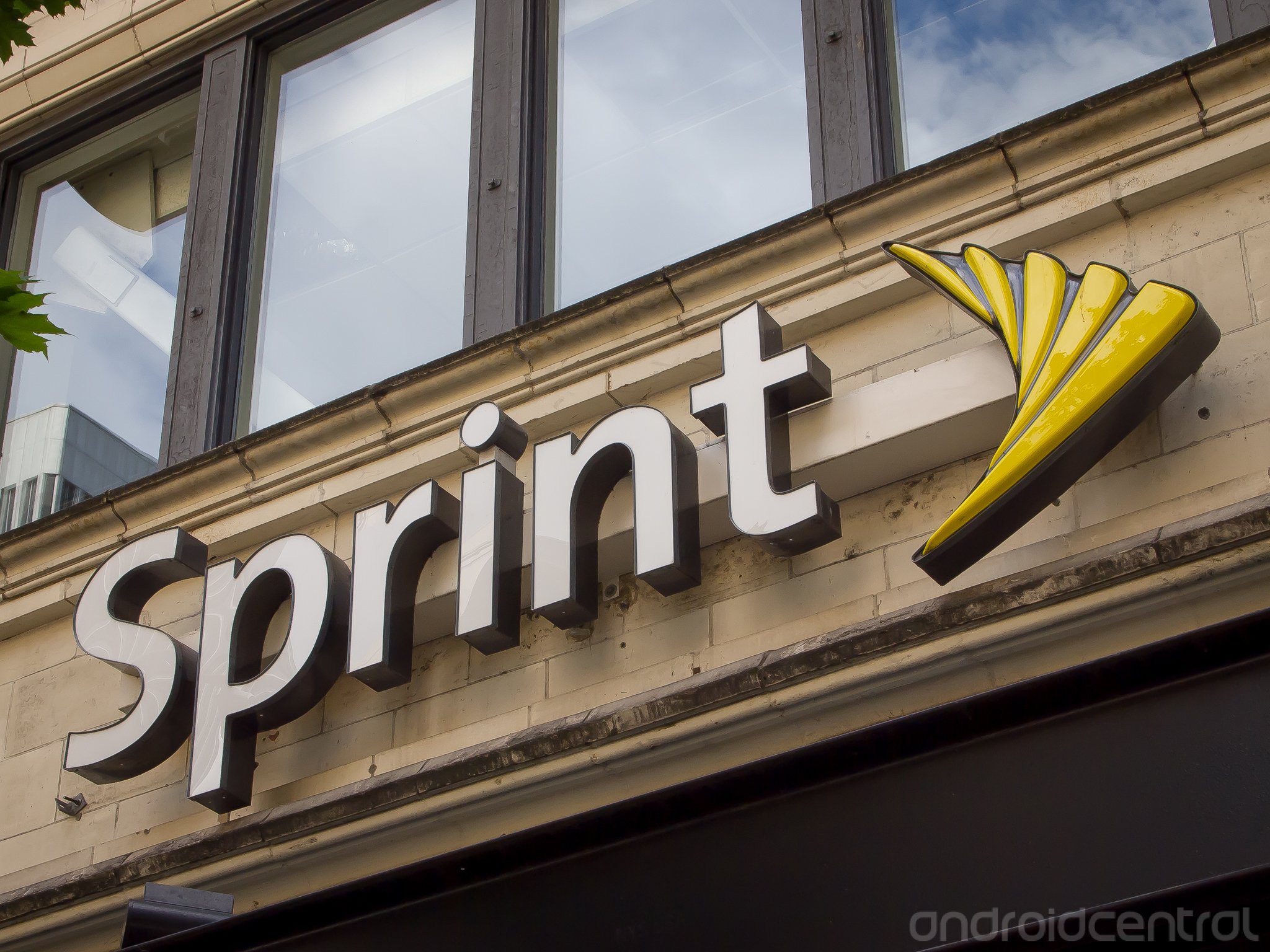 Sprint kills 2-year contracts for smartphones