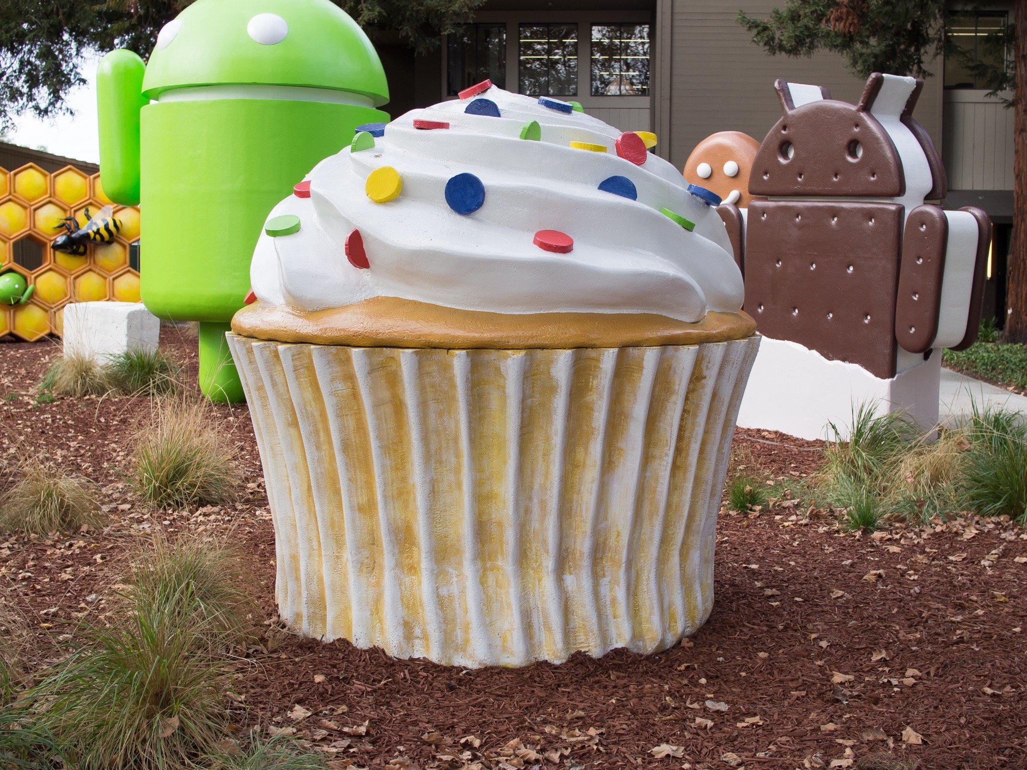 Android Cupcake statue