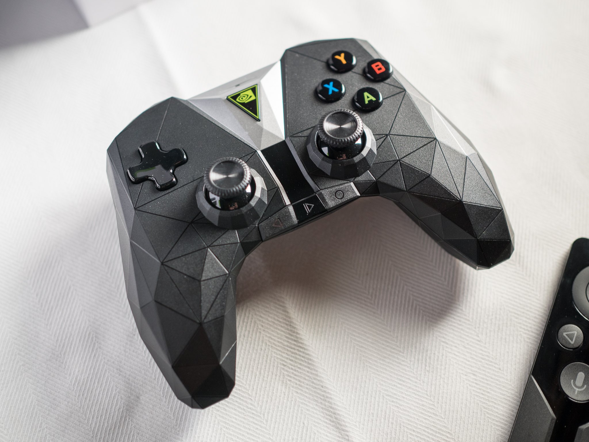 nvidia-shield-android-tv-new-controller-