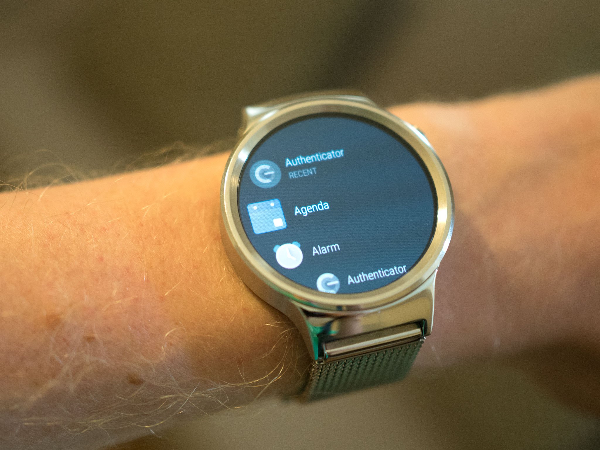 finally gets Android Wear 2.0 update 