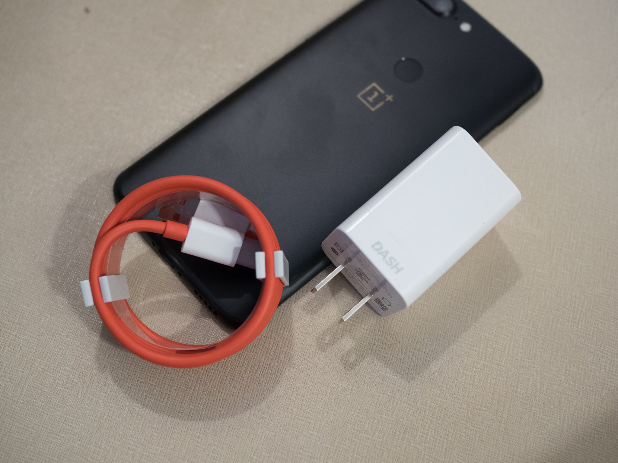 OnePlus 5T Dash Charger