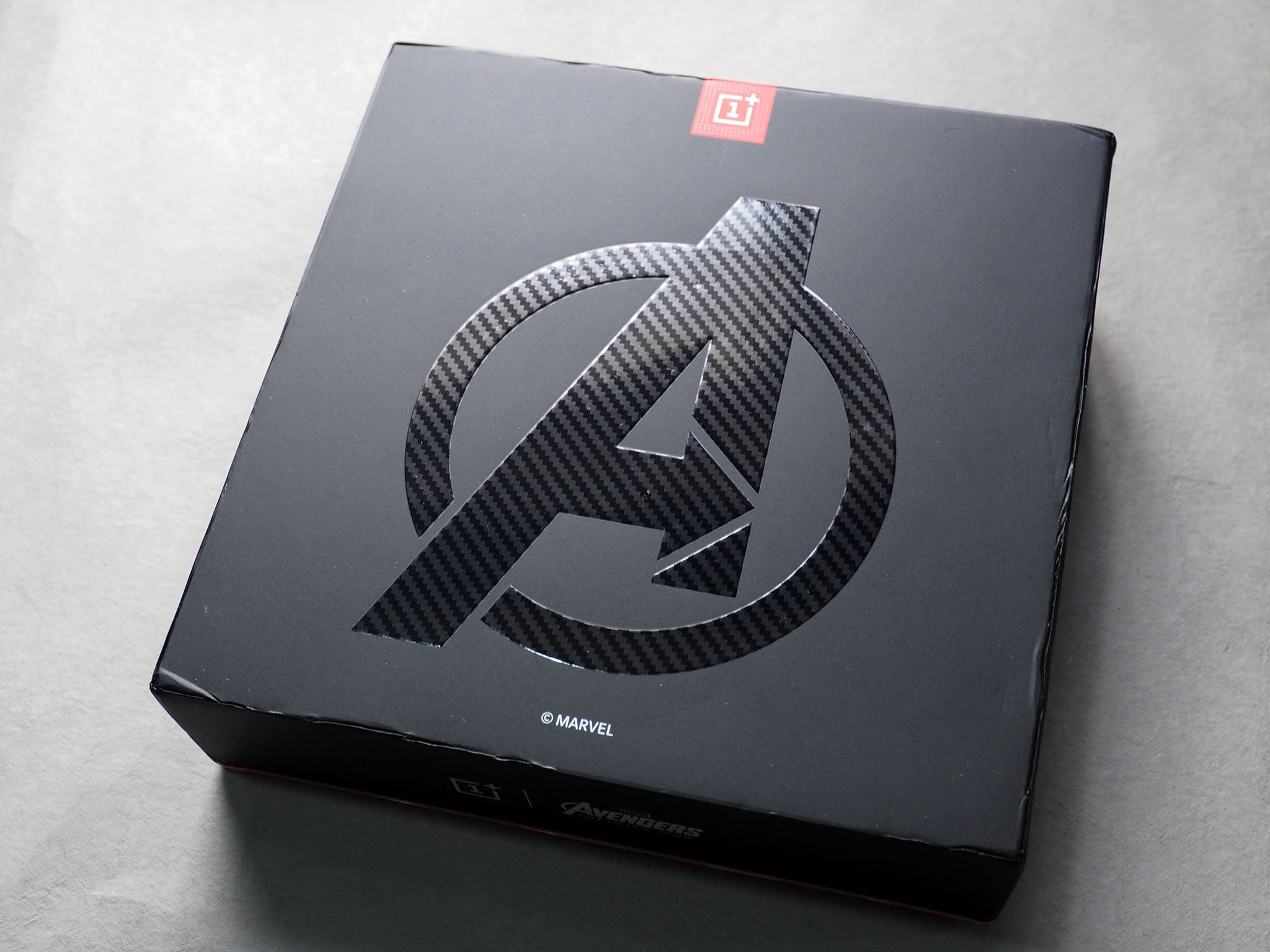 OnePlus 6 Avengers Edition unboxing