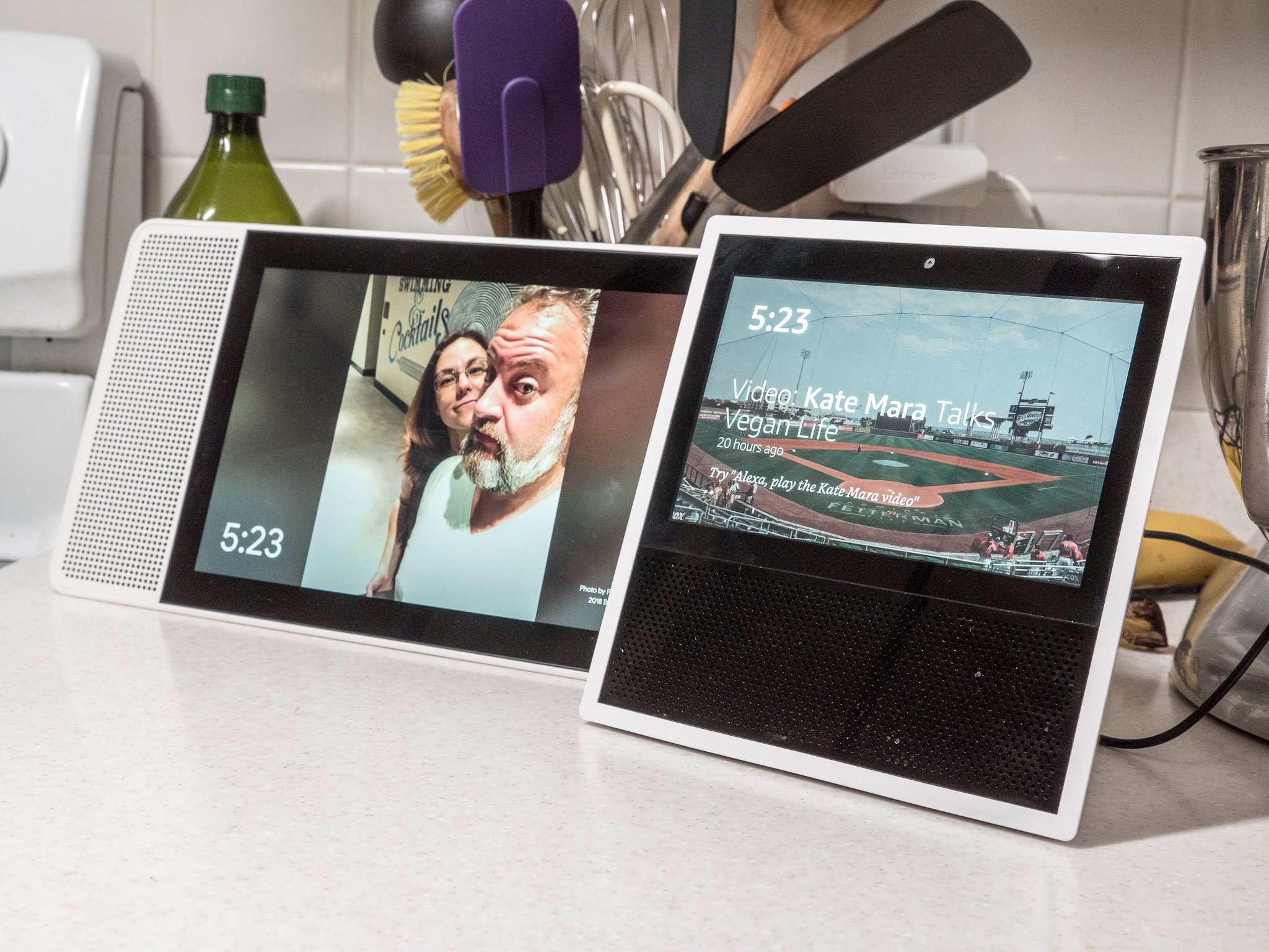 Lenovo Smart Display and Amazon Echo Show