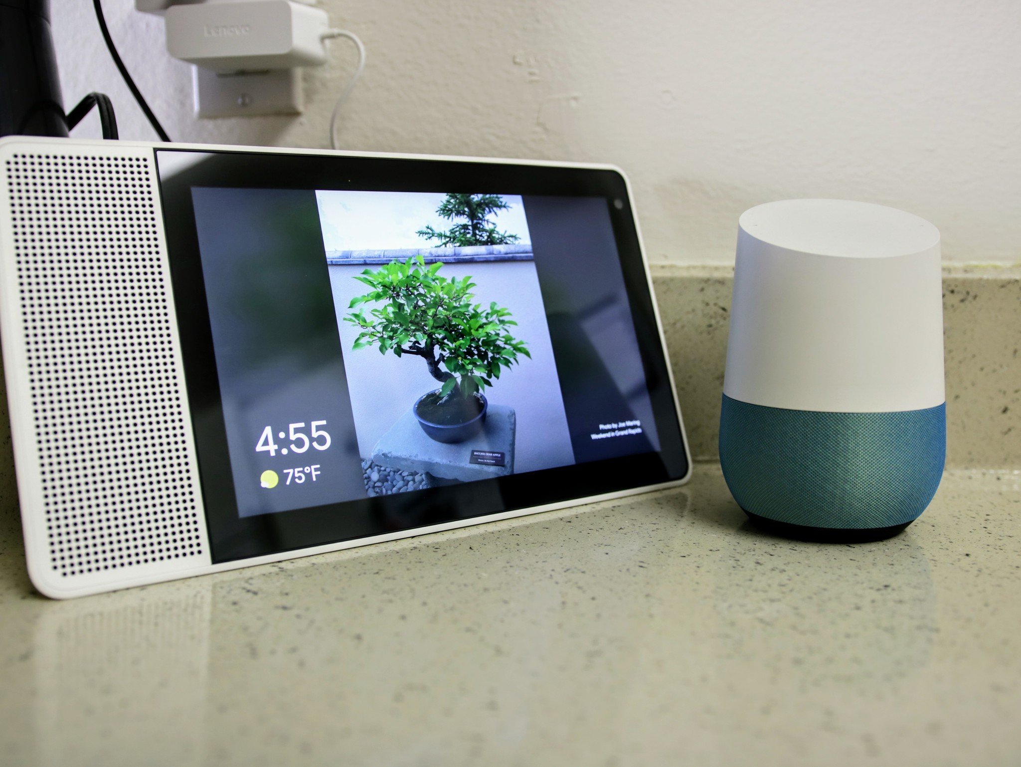 lenovo-smart-display-next-to-google-home