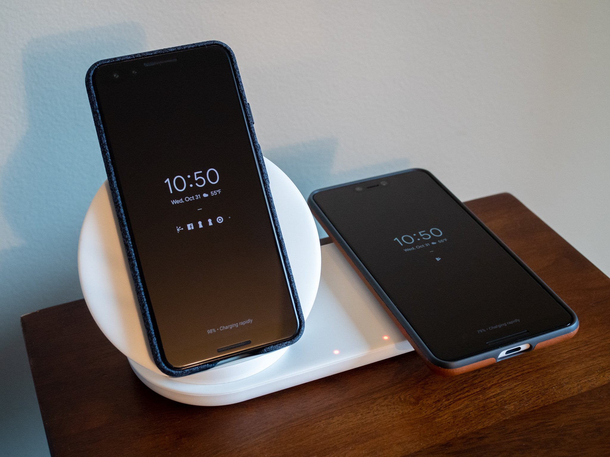 Samsung Wireless Charger Duo in use