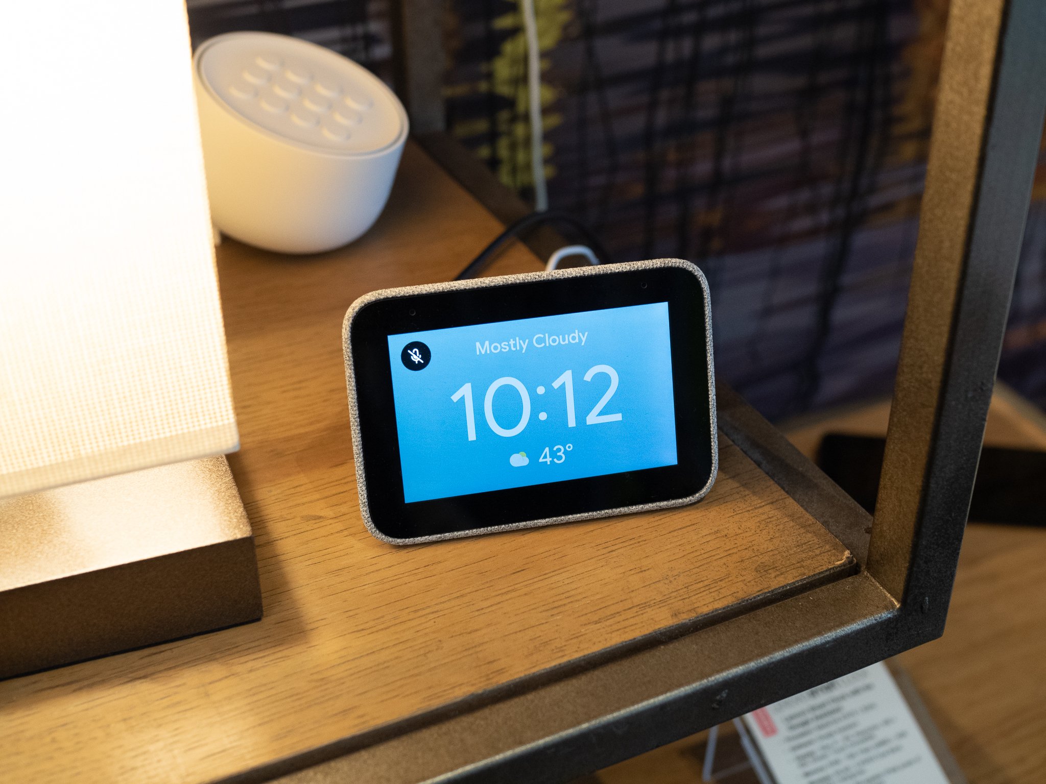 Lenovo’s new Smart Clock brings Google Assistant to your nightstand