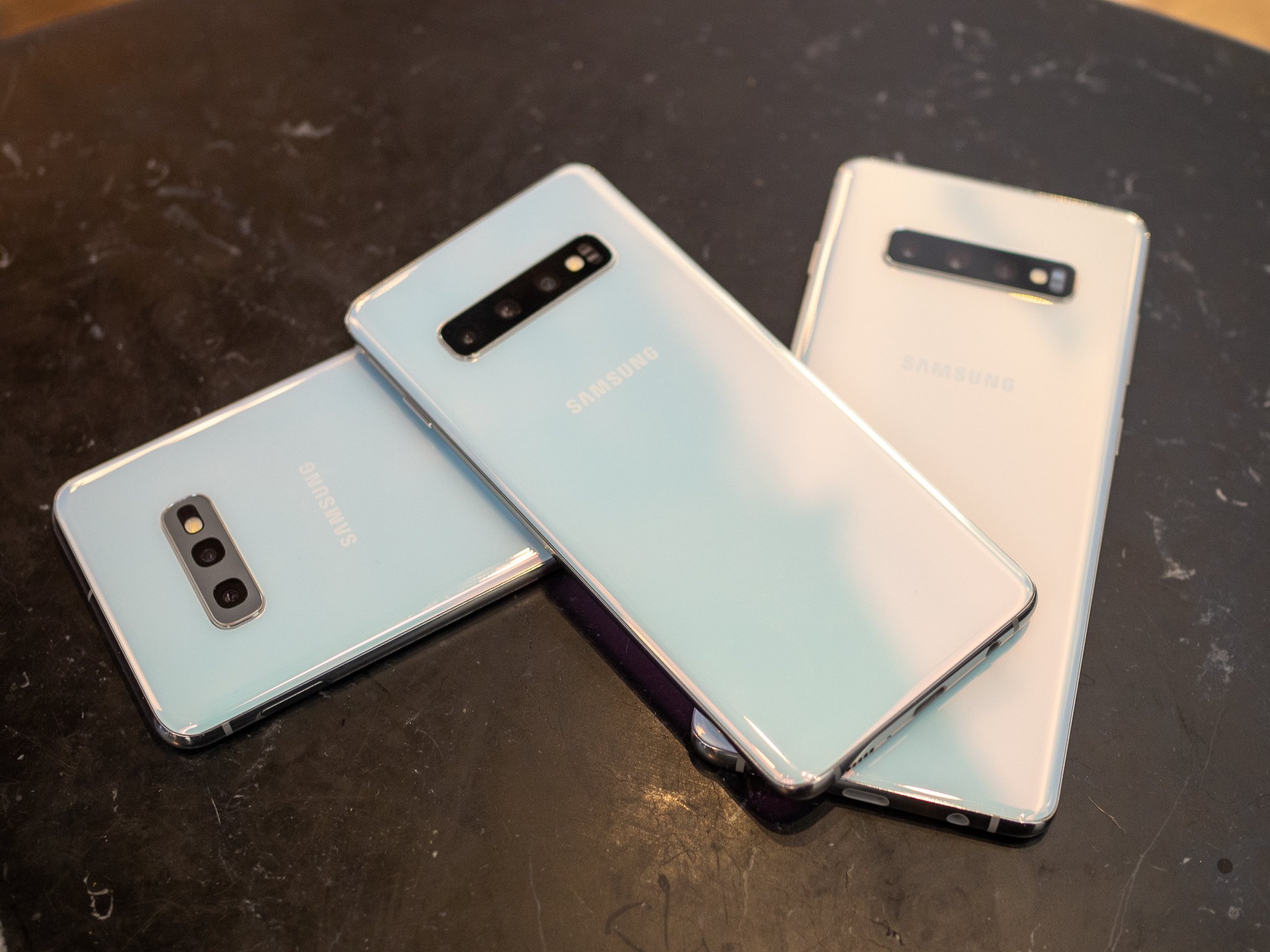 https://www.androidcentral.com/sites/androidcentral.com/files/styles/large_wm_brw/public/article_images/2019/02/galaxy-s10-s10-plus-s10e-all-white.jpg?itok=8GTfnJU6