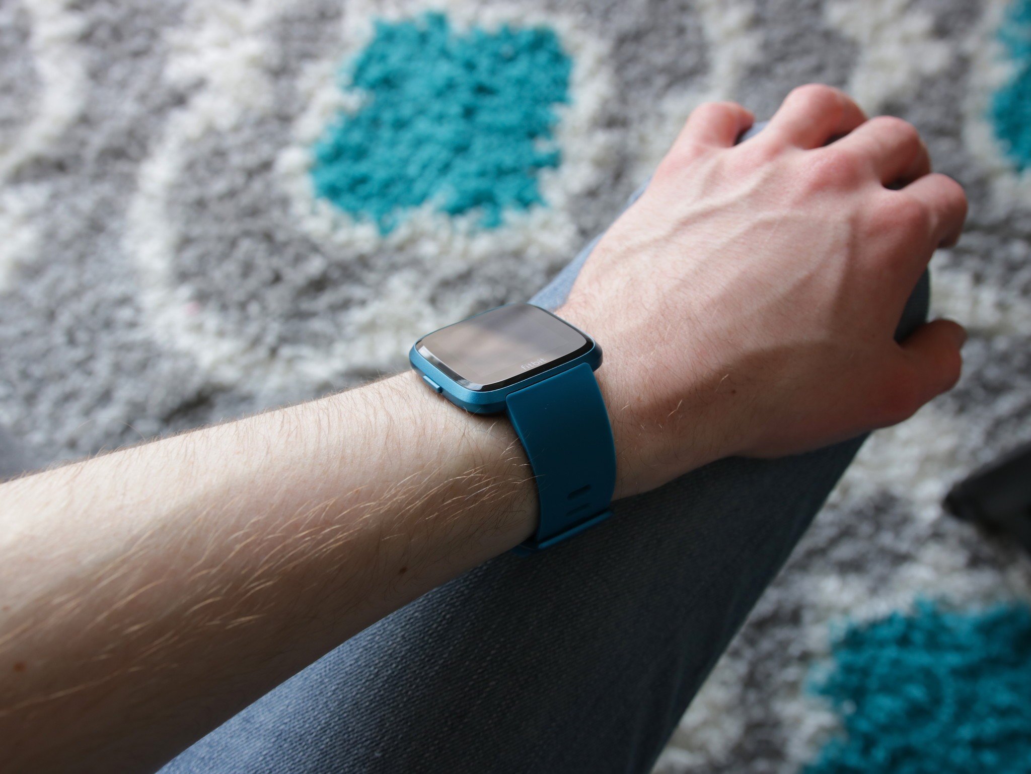 can you swim with the fitbit versa lite