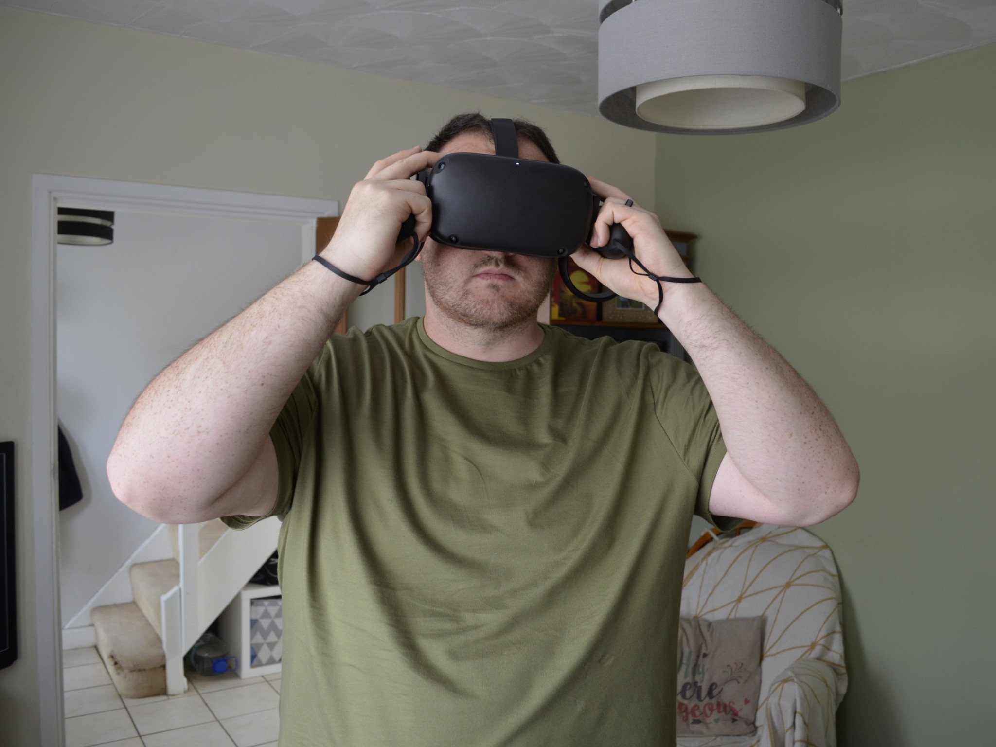 oculus-quest-adjusting-headset.jpg?itok=
