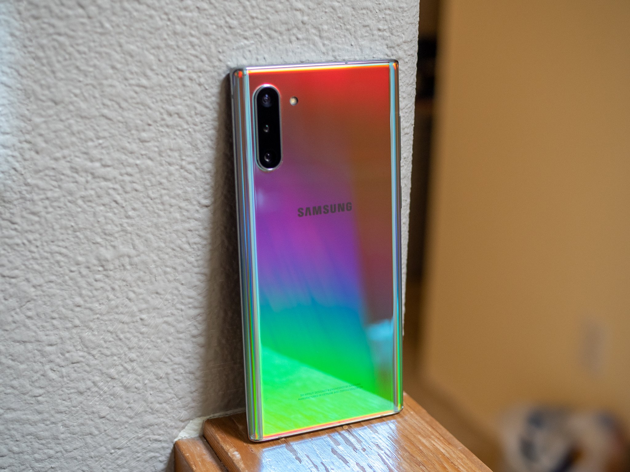 Samsung Galaxy Note 10 in Aura Glow