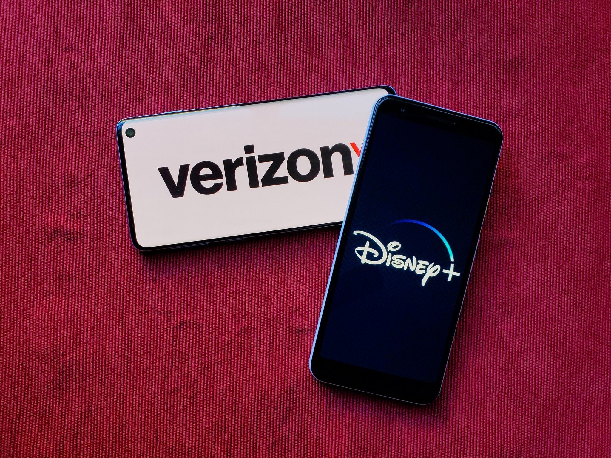 Does Verizon Offer Free Hulu & Netflix In 2022? (Guide)