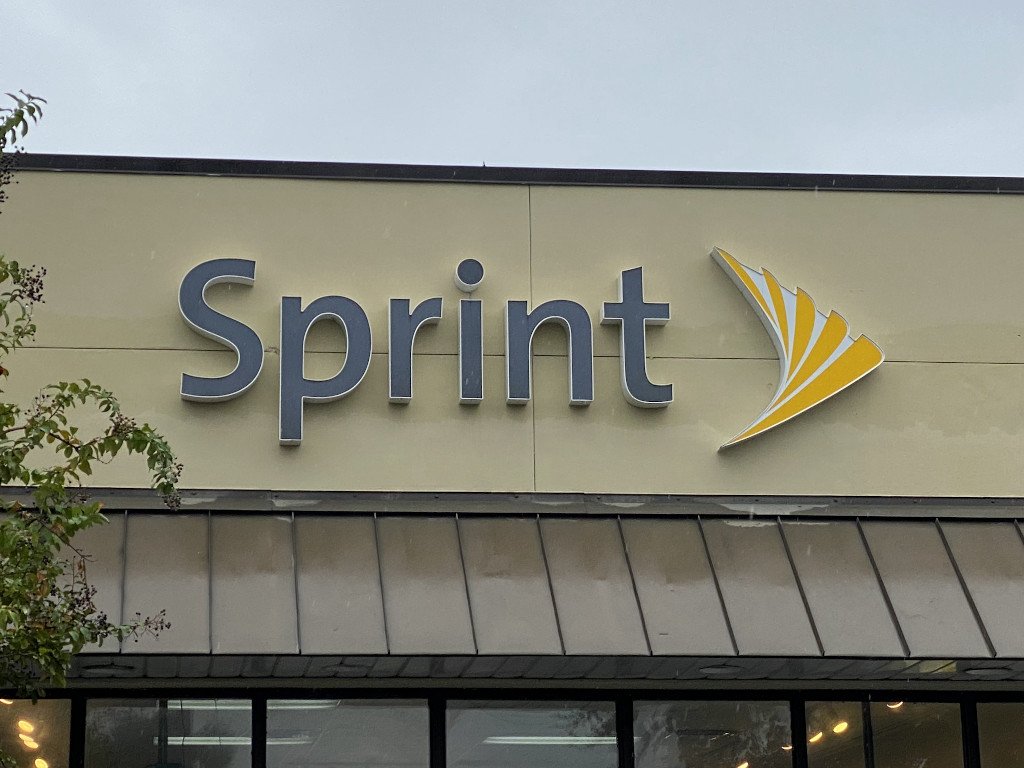 https://www.androidcentral.com/sites/androidcentral.com/files/styles/large_wm_brw/public/article_images/2019/10/sprint-store-sign-ac1.jpg?itok=sPvTFfj6