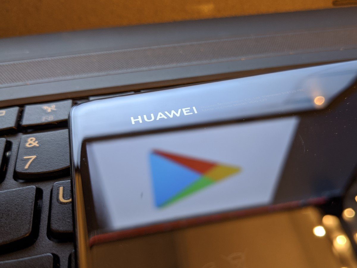 Huawei and Google Play logos