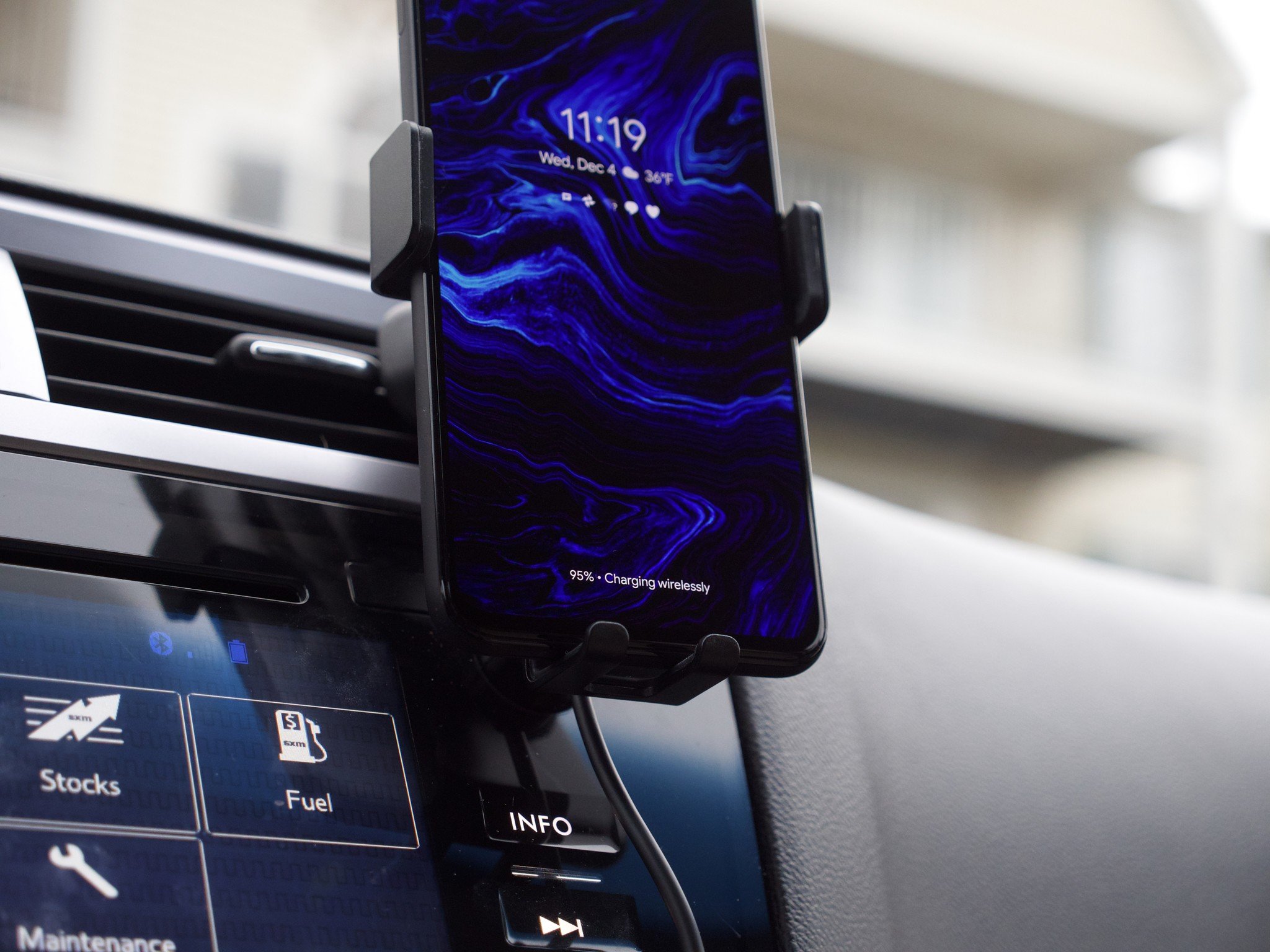 Totallee Wireless Car Charger