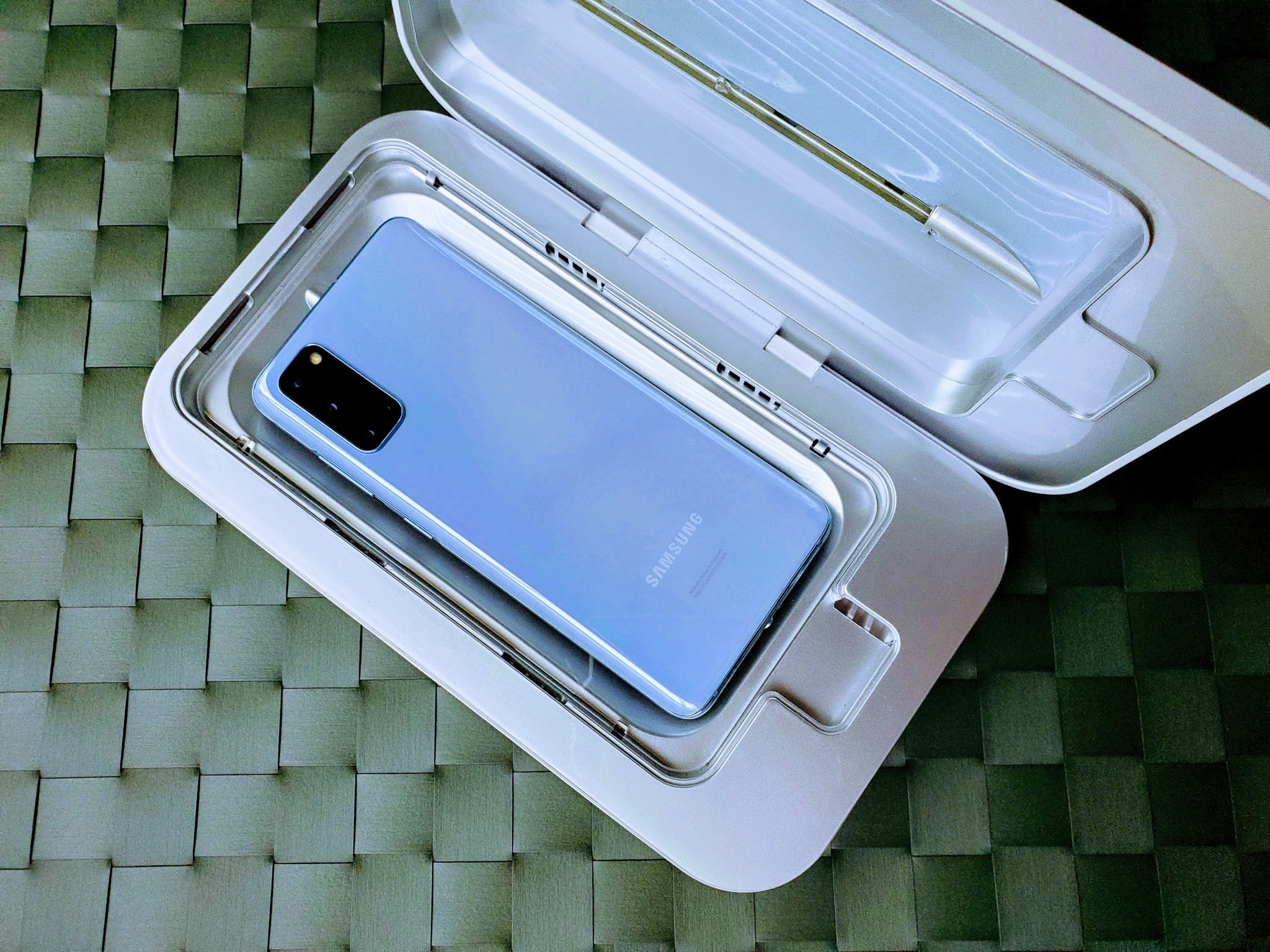 Best UV Sanitizers Phonesoap S20 Greenblue