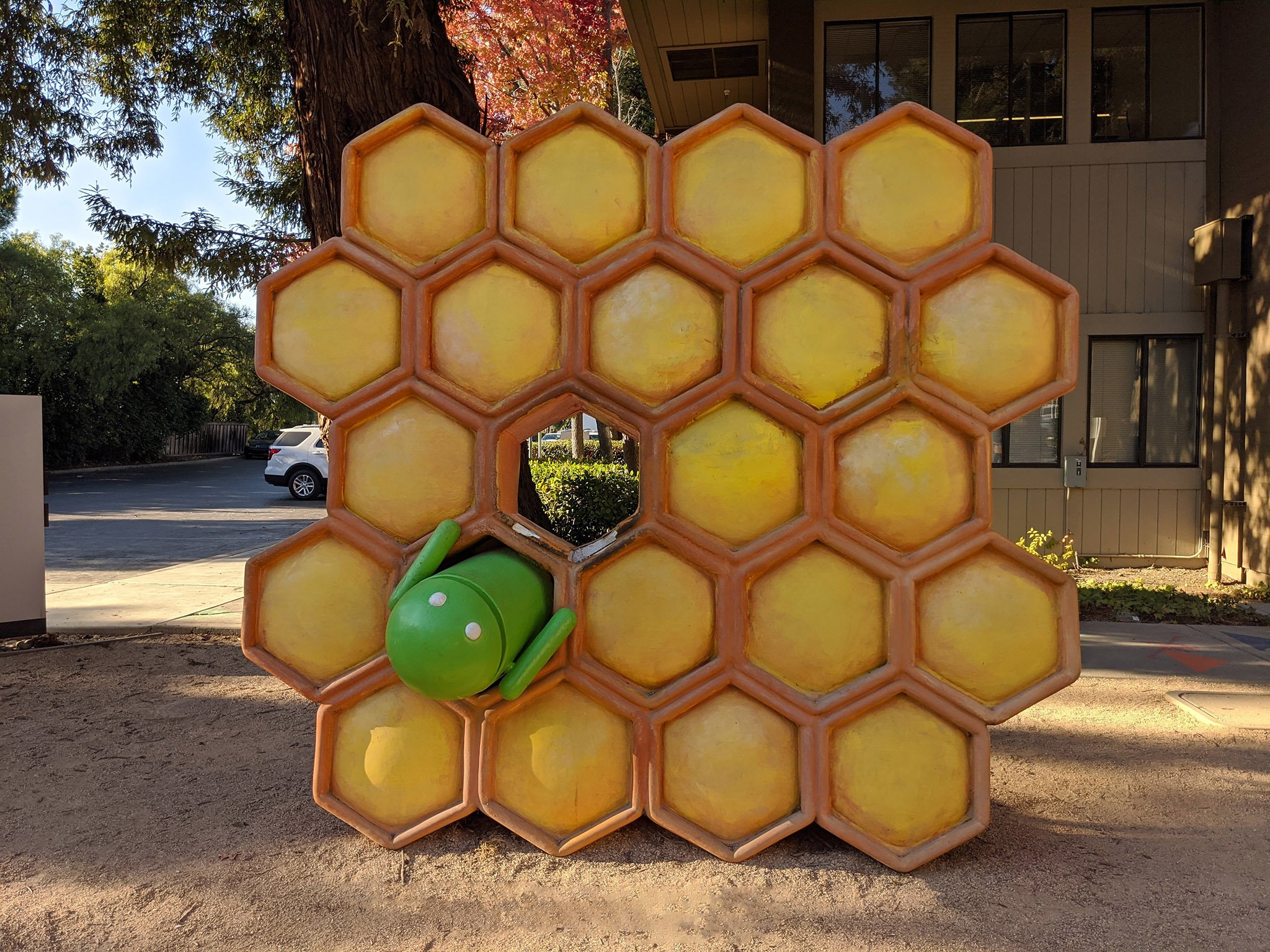 Android Honeycomb statue