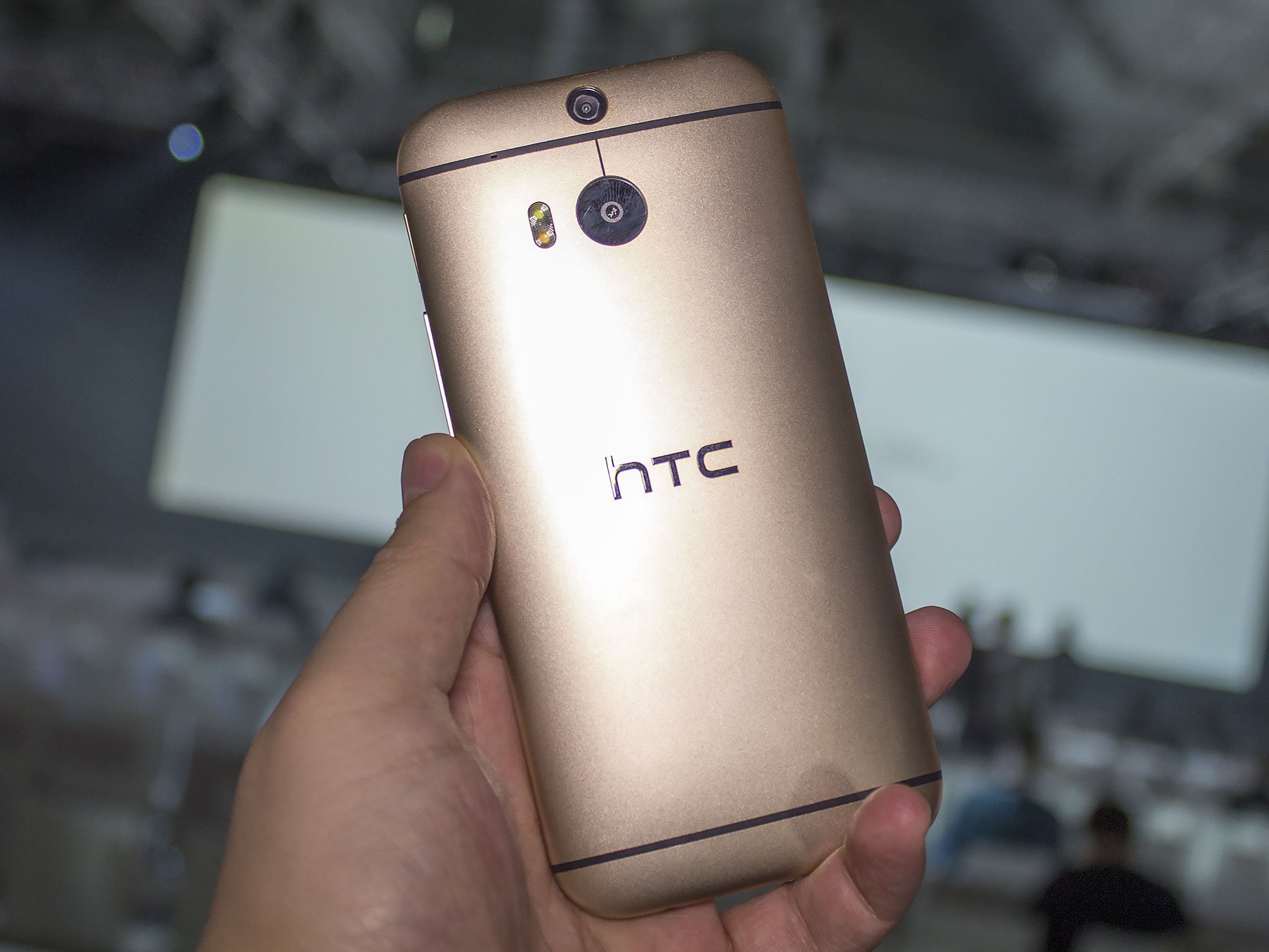 Gold HTC One (M8)