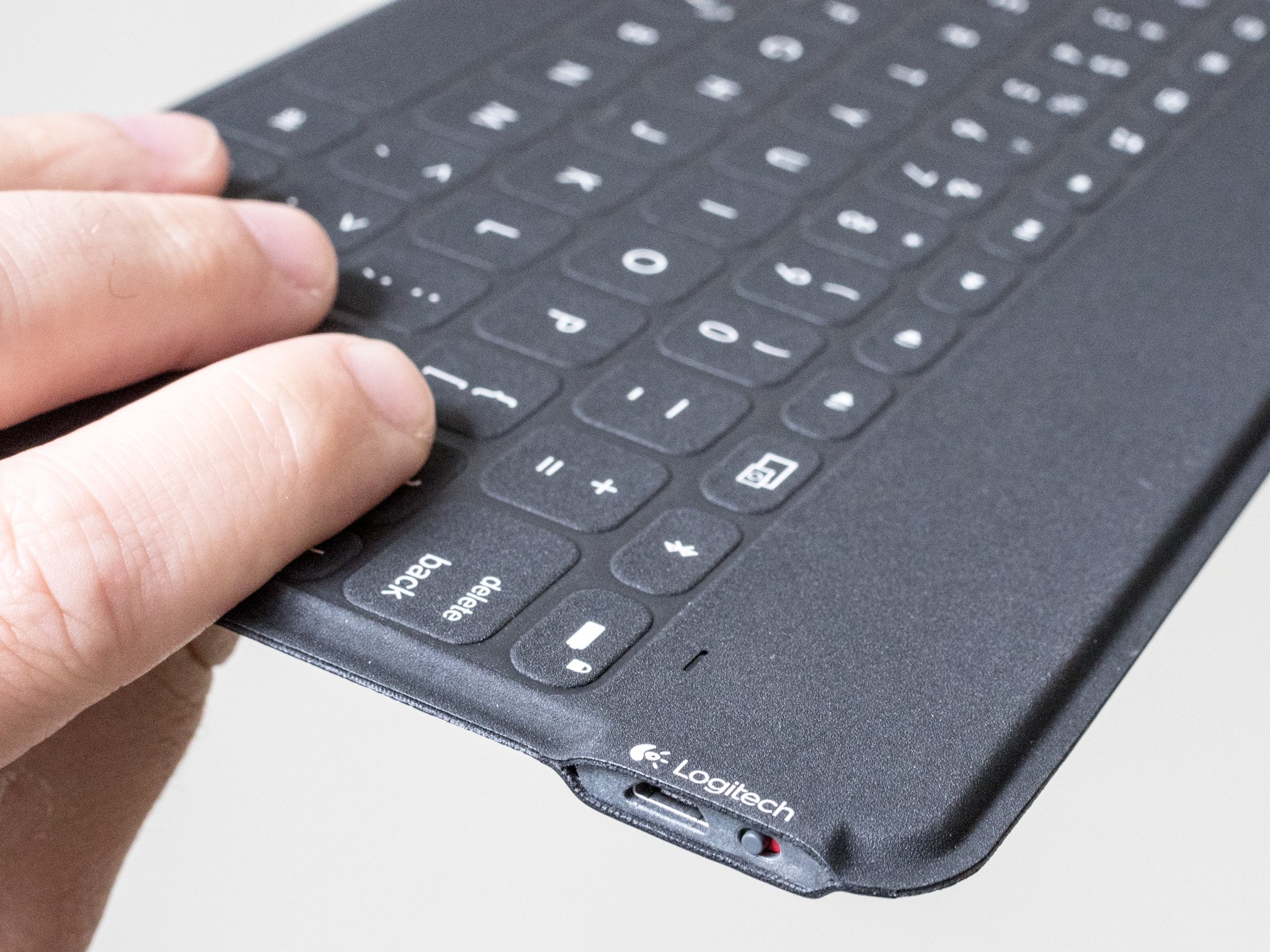 A quick look at the Logitech Keys-To-Go ultraportable keyboard ...