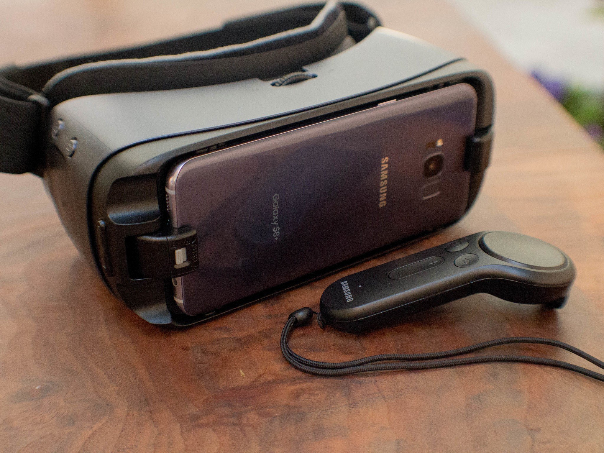 Gear VR para el Galaxy S8 estrenaría control