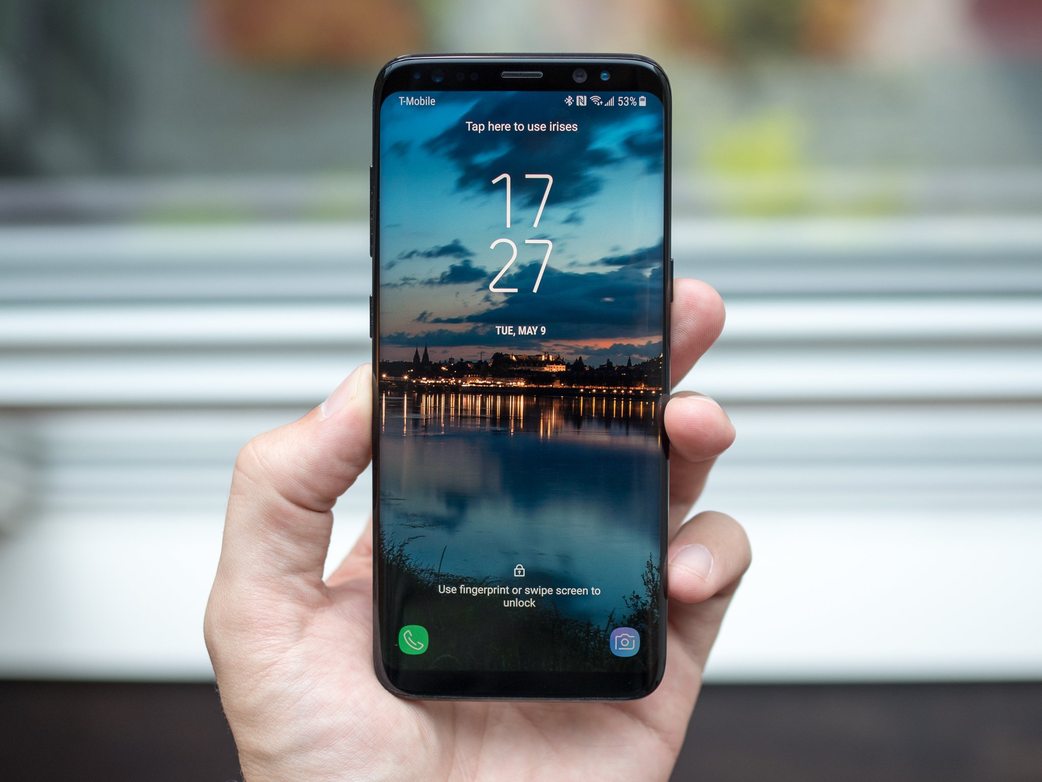 galaxy s8 home screen in hand