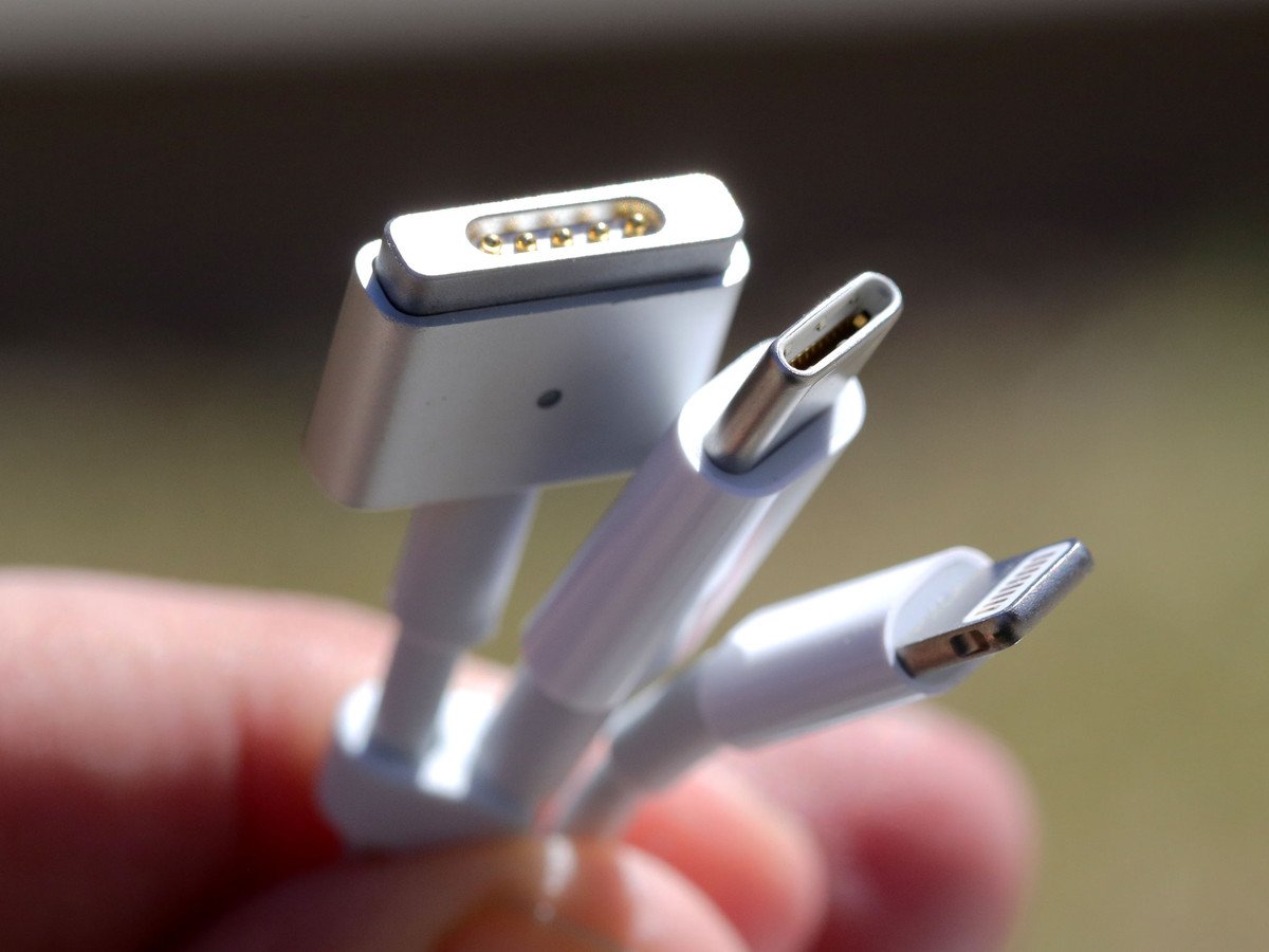 Image result for EU likely to push iPhones to use USB Type C ports"