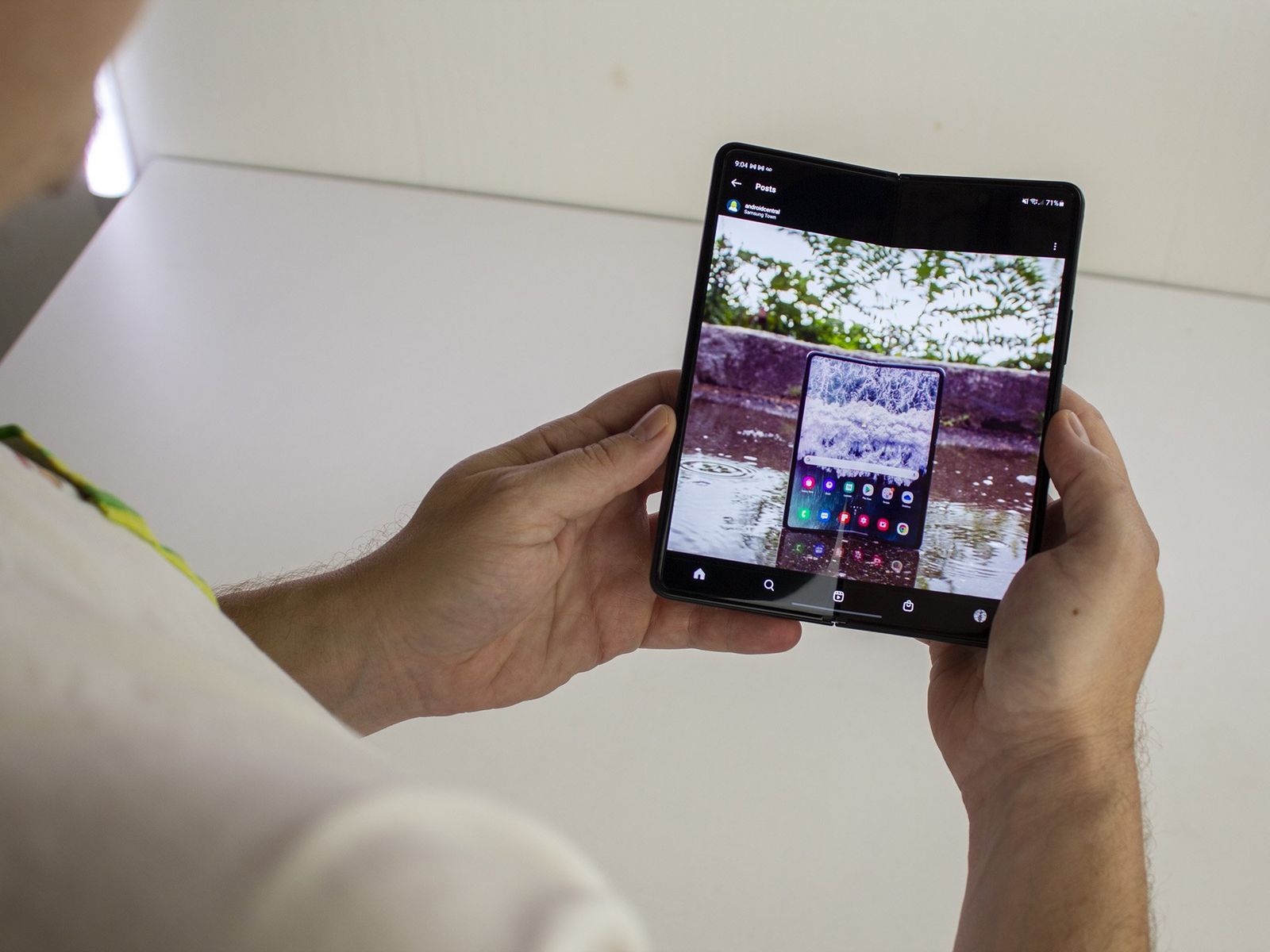 Samsung Galaxy Z Fold 3 Instagram Full Screen App