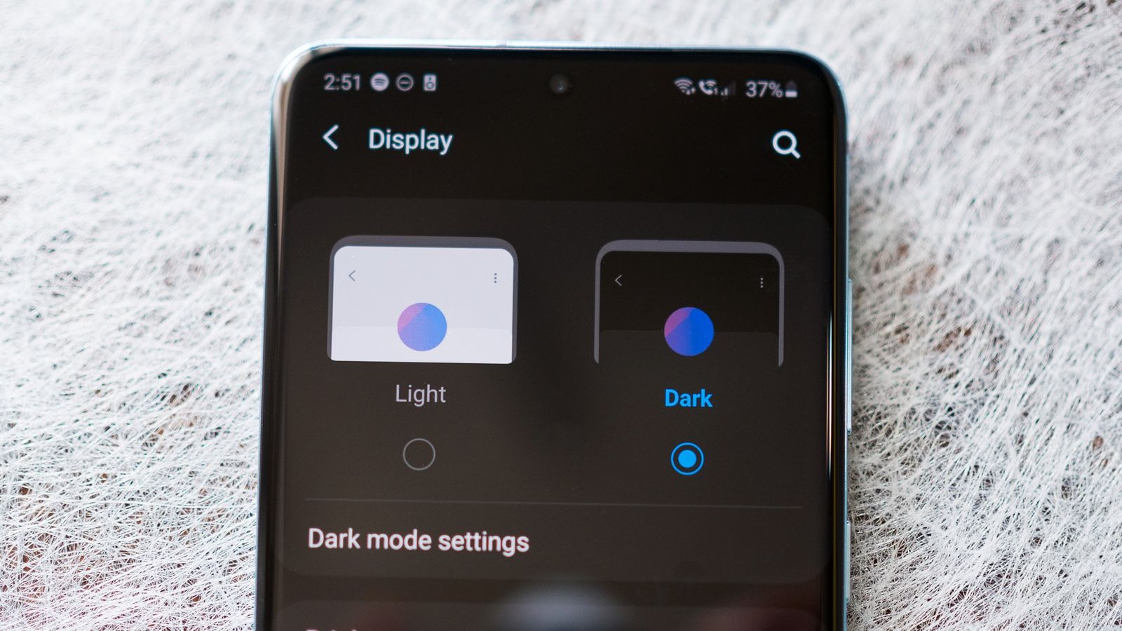 How to enable dark mode on the Galaxy S20