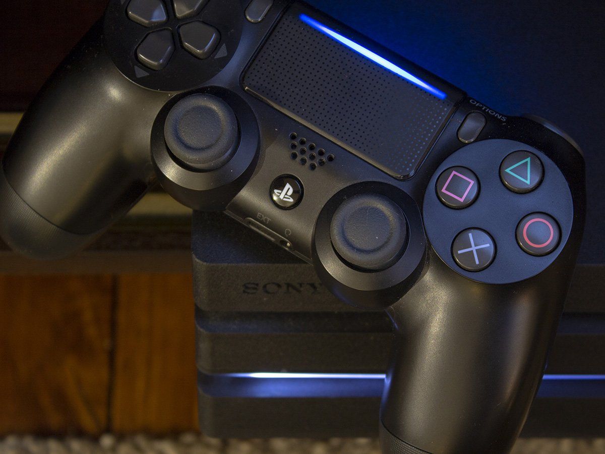 Logotipo de Sony con controlador de Playstation